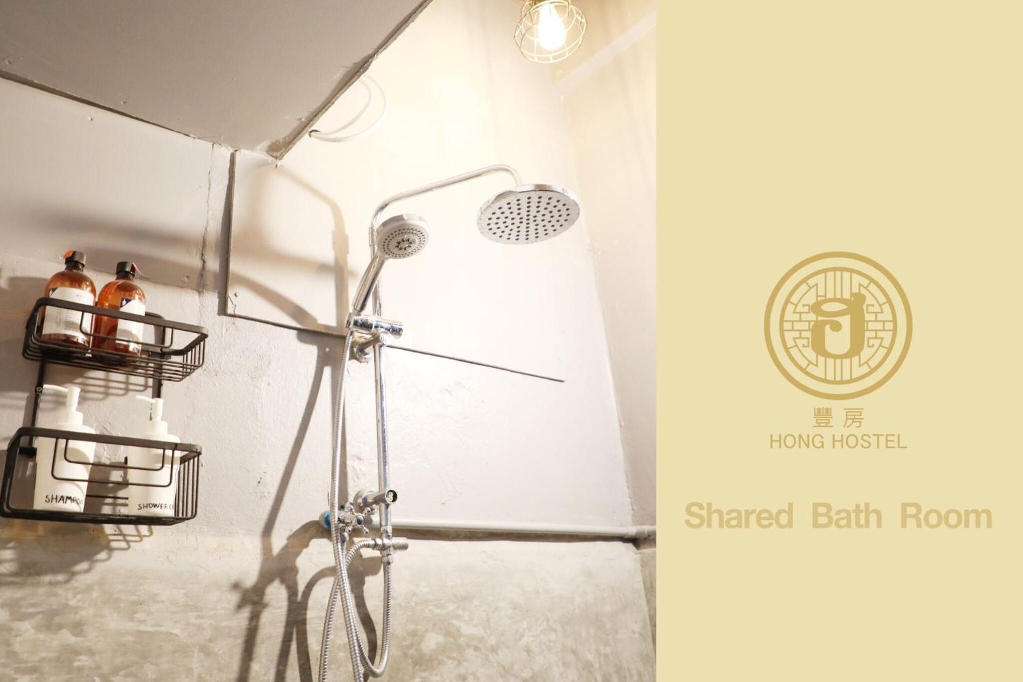 Standard Twin Room with Shared Bathroom photo 2