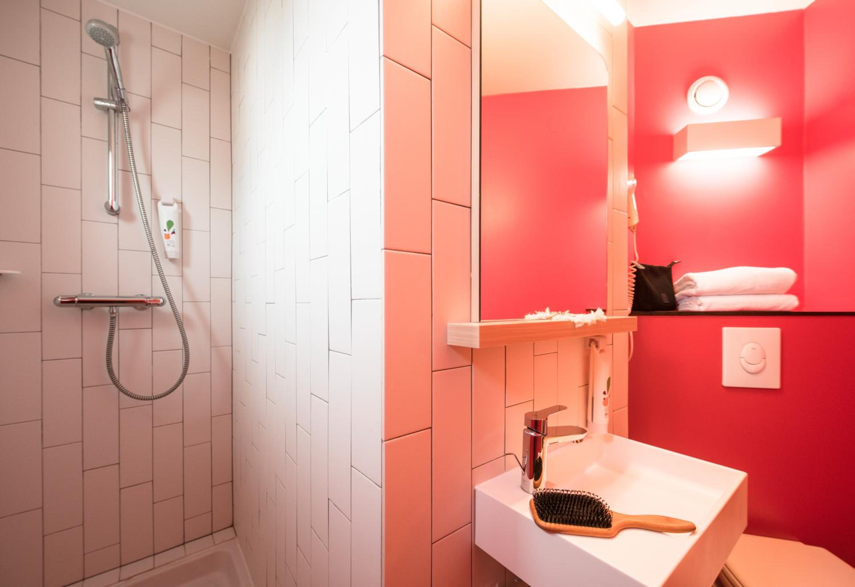 Standard Double Room - Photo 8