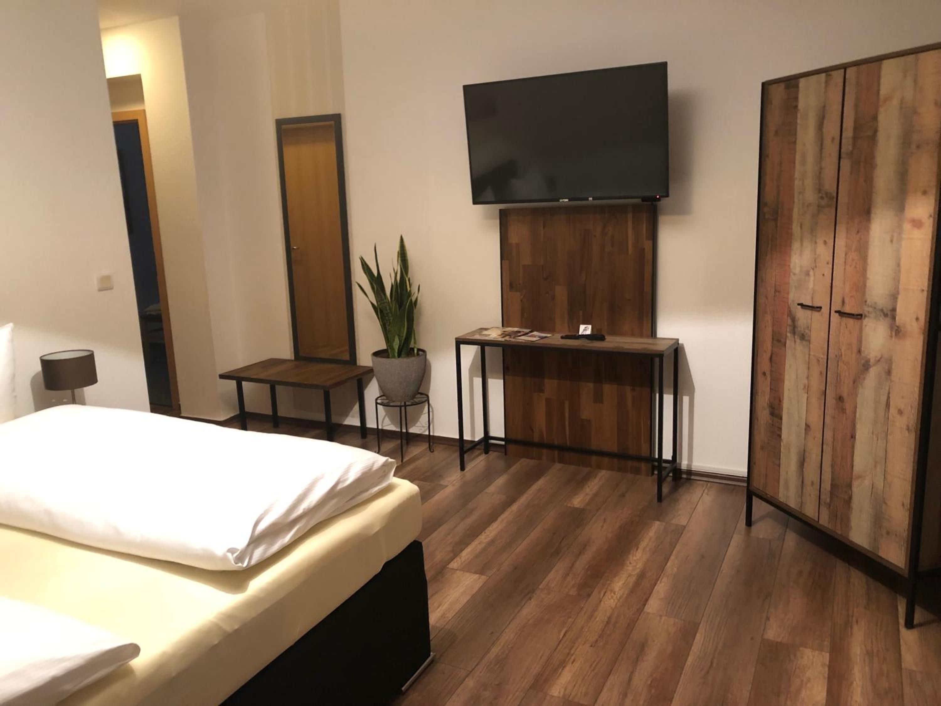 Large Double Room photo 1