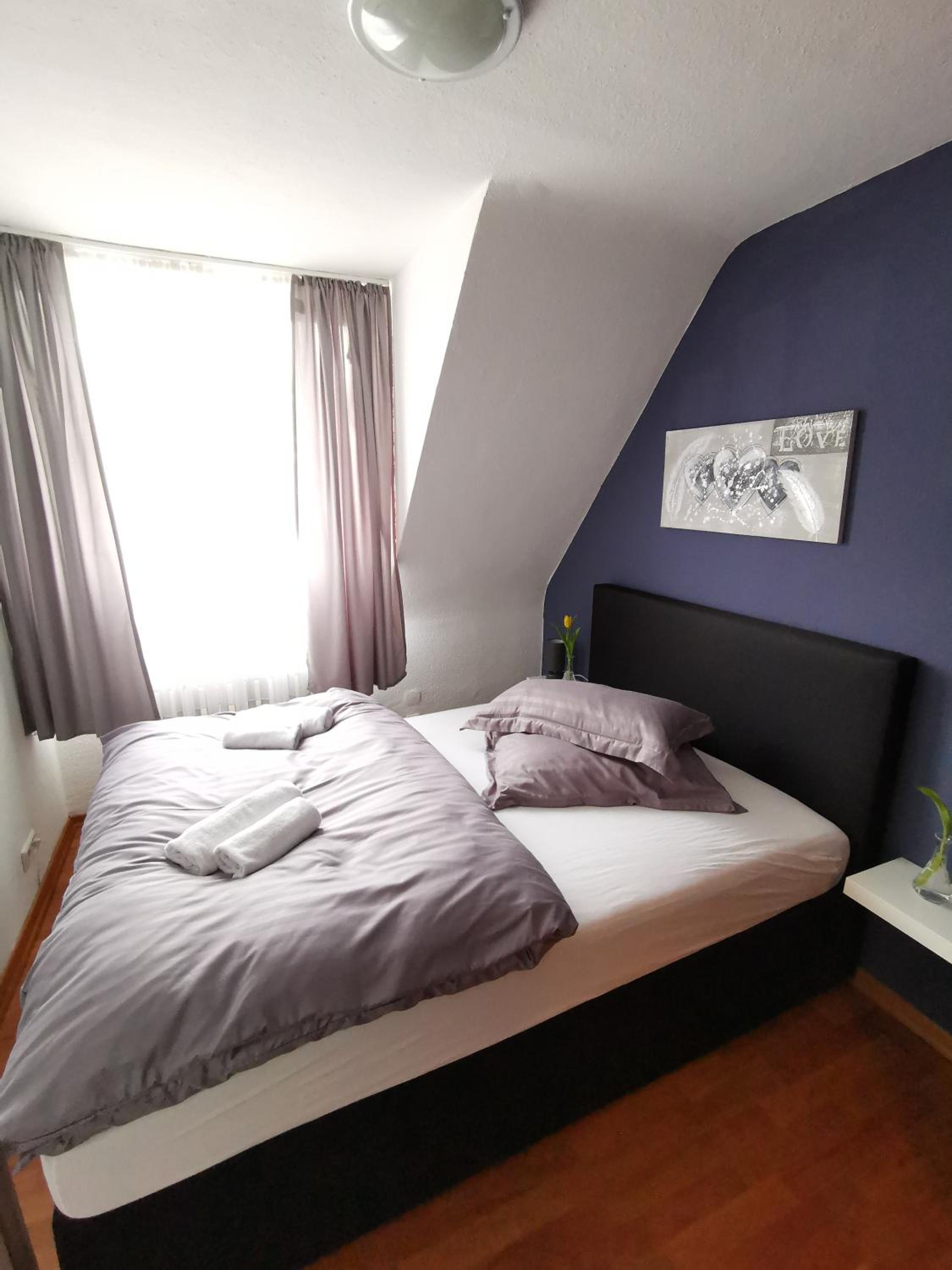 Queen Room photo 2
