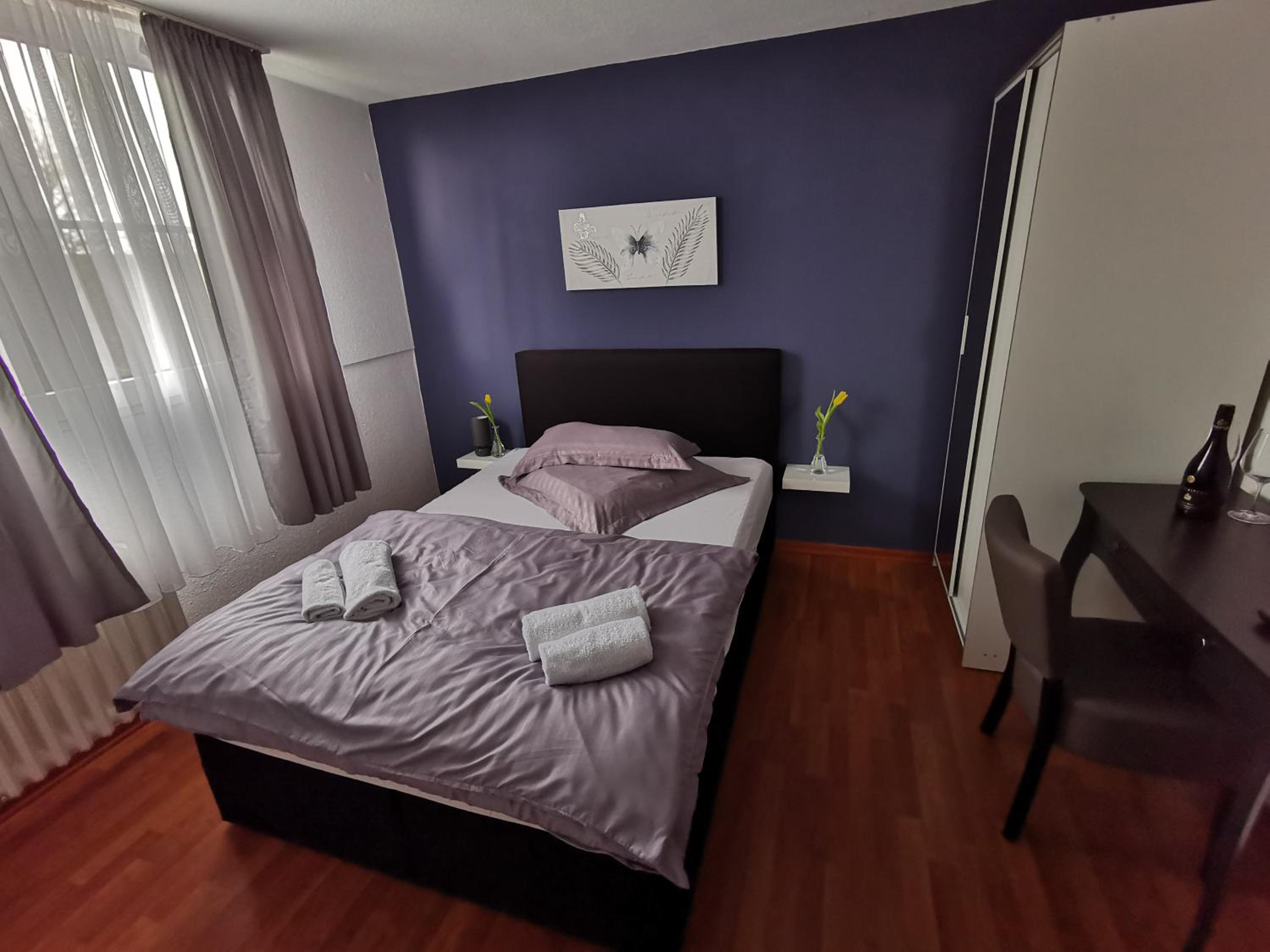 Queen Room photo 3