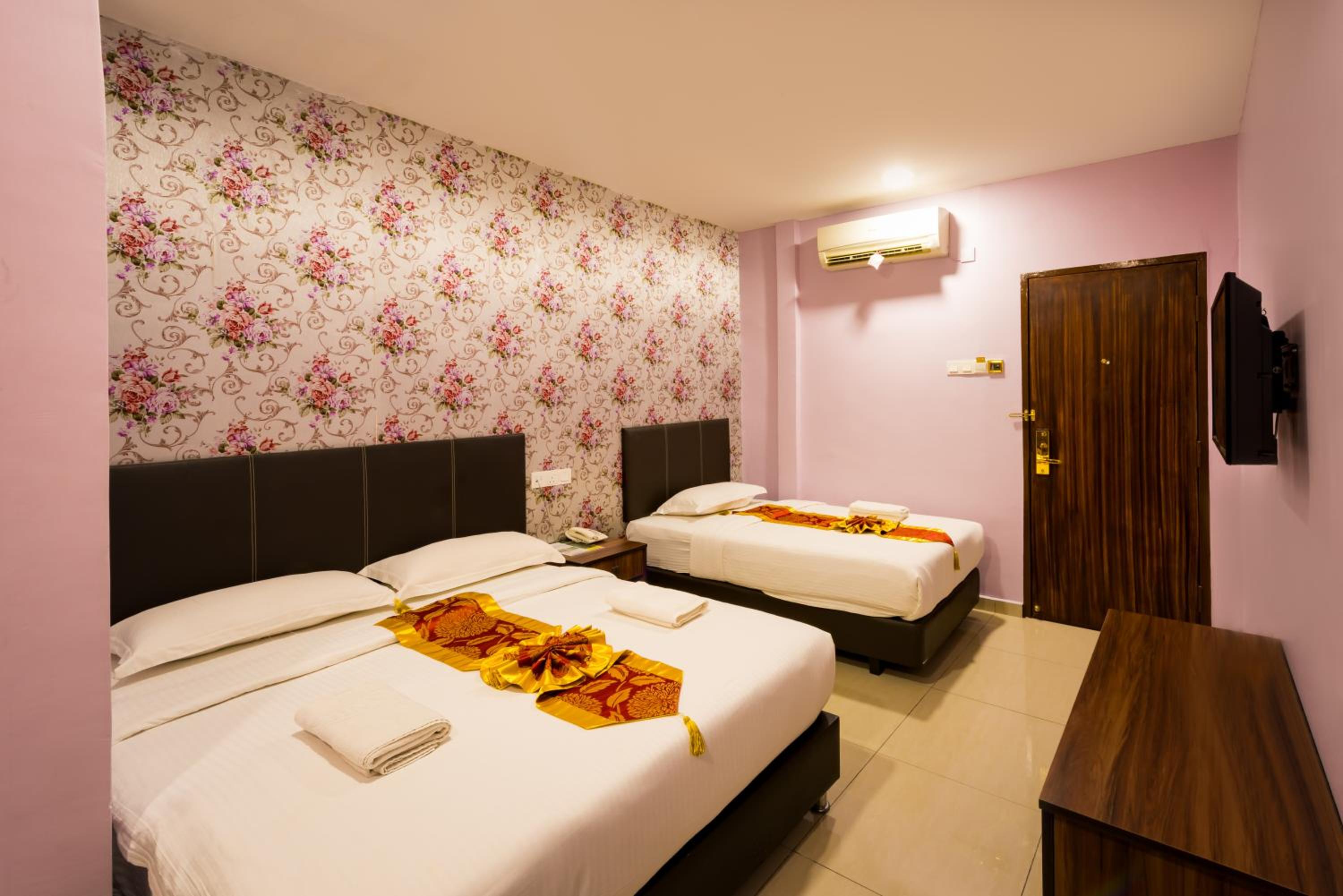 Deluxe Triple Room photo 2