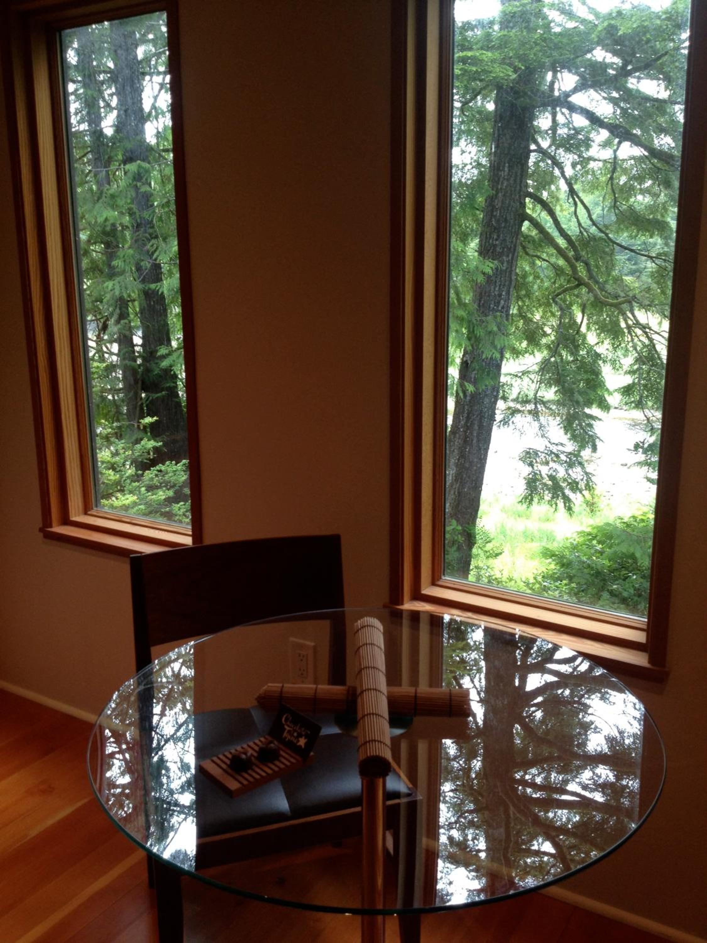 Queen Suite With Spa Bath photo 2