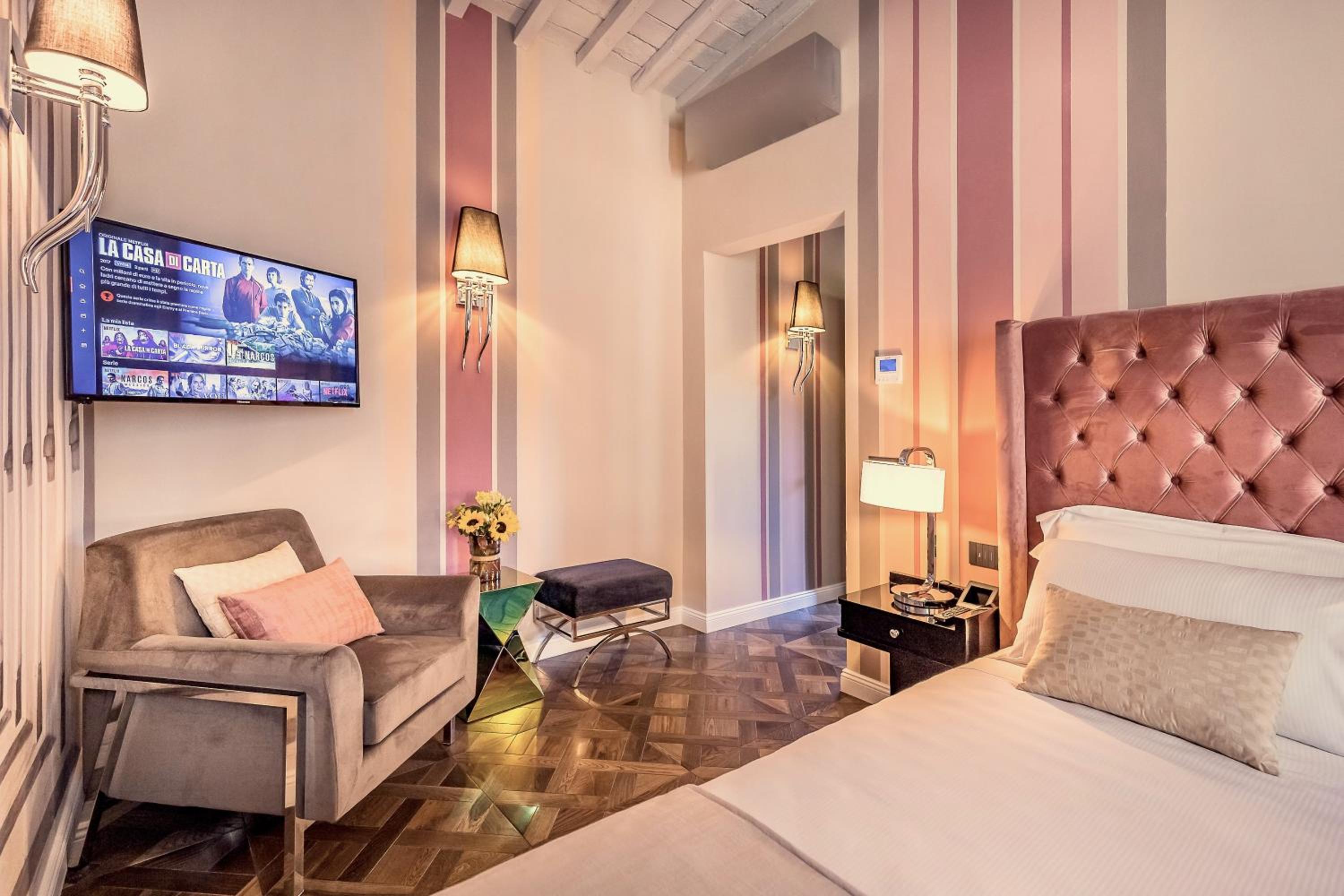 Superior King Room with Cathedral View photo 2