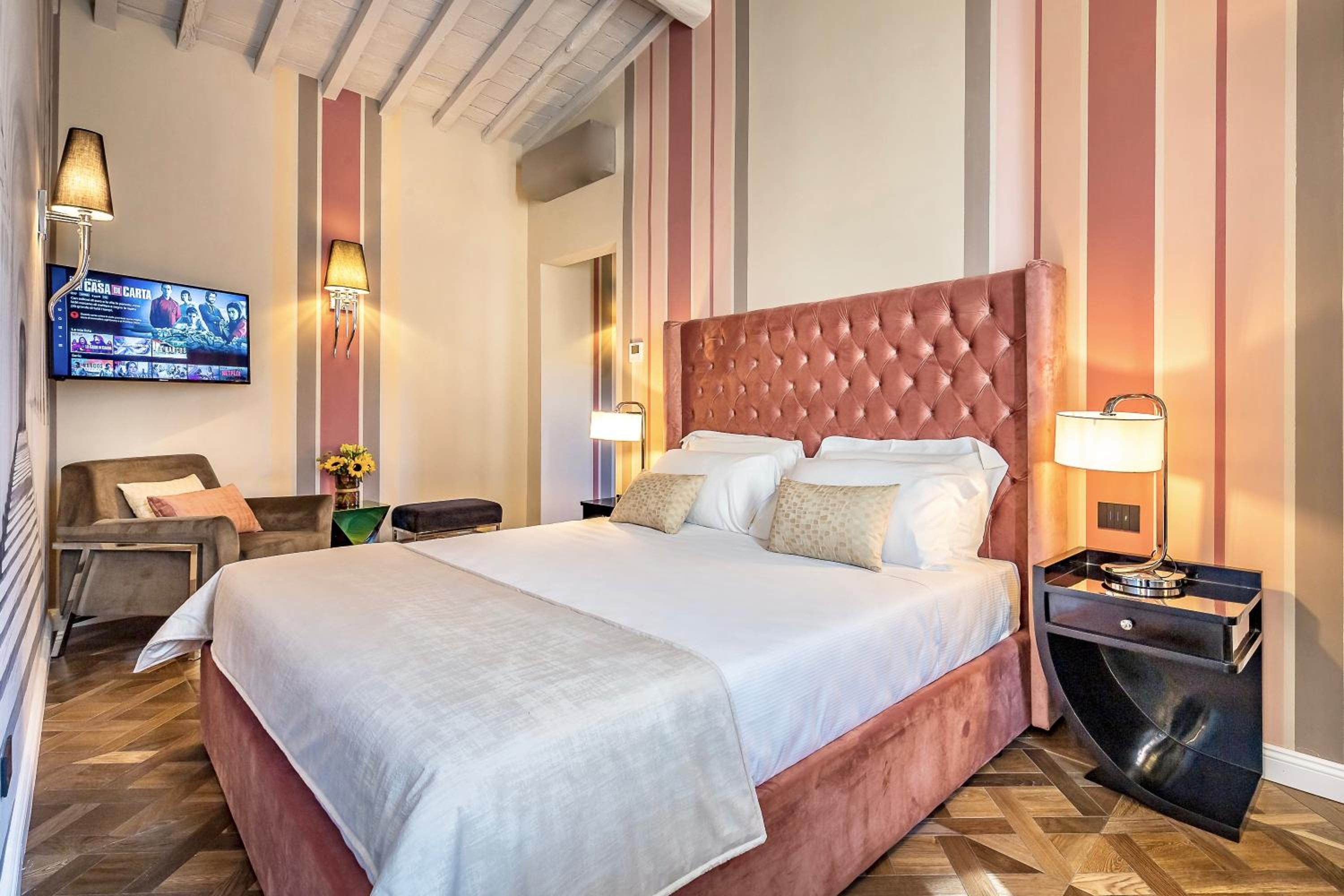 Superior King Room with Cathedral View photo 1