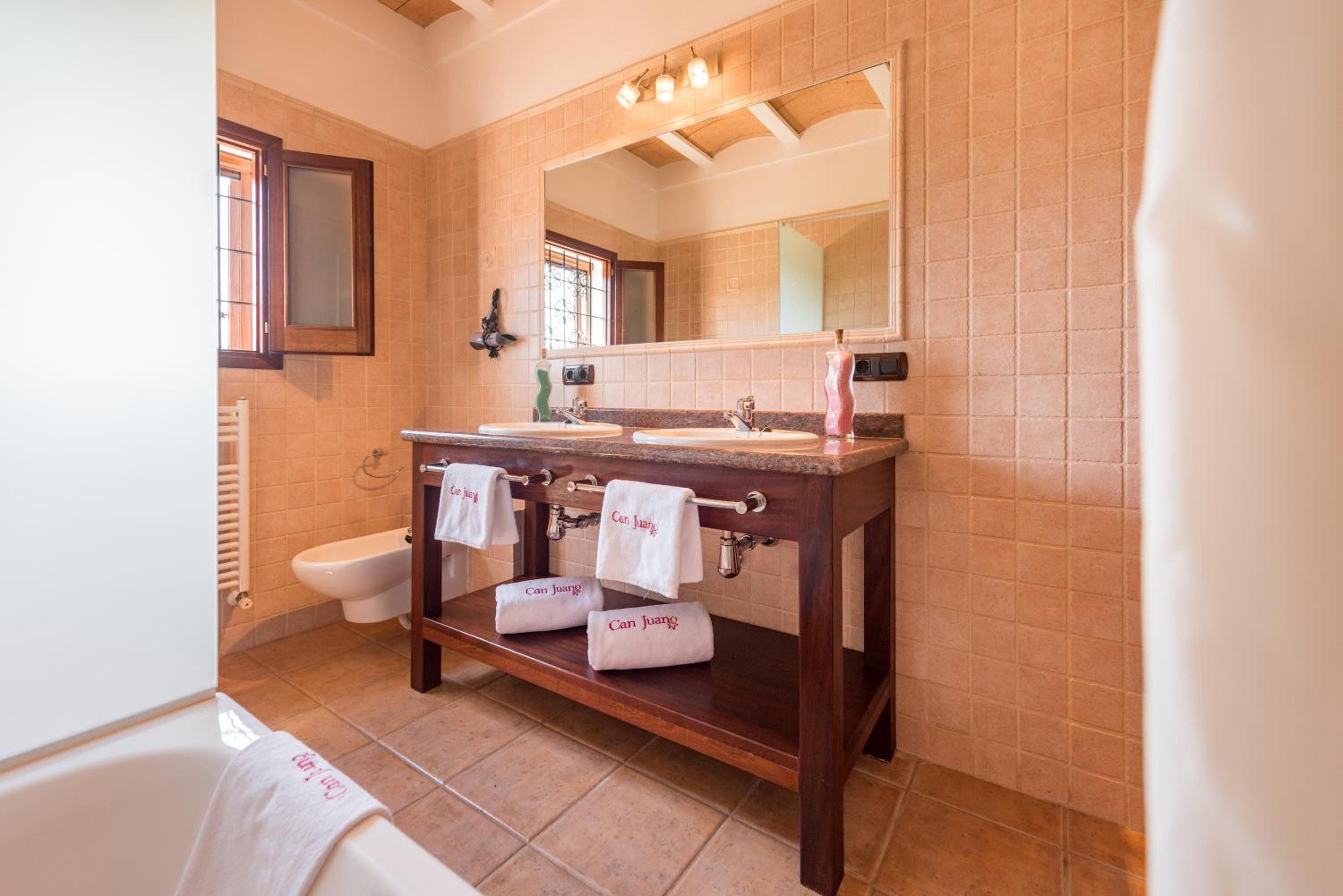 Four-Bedroom House photo 3