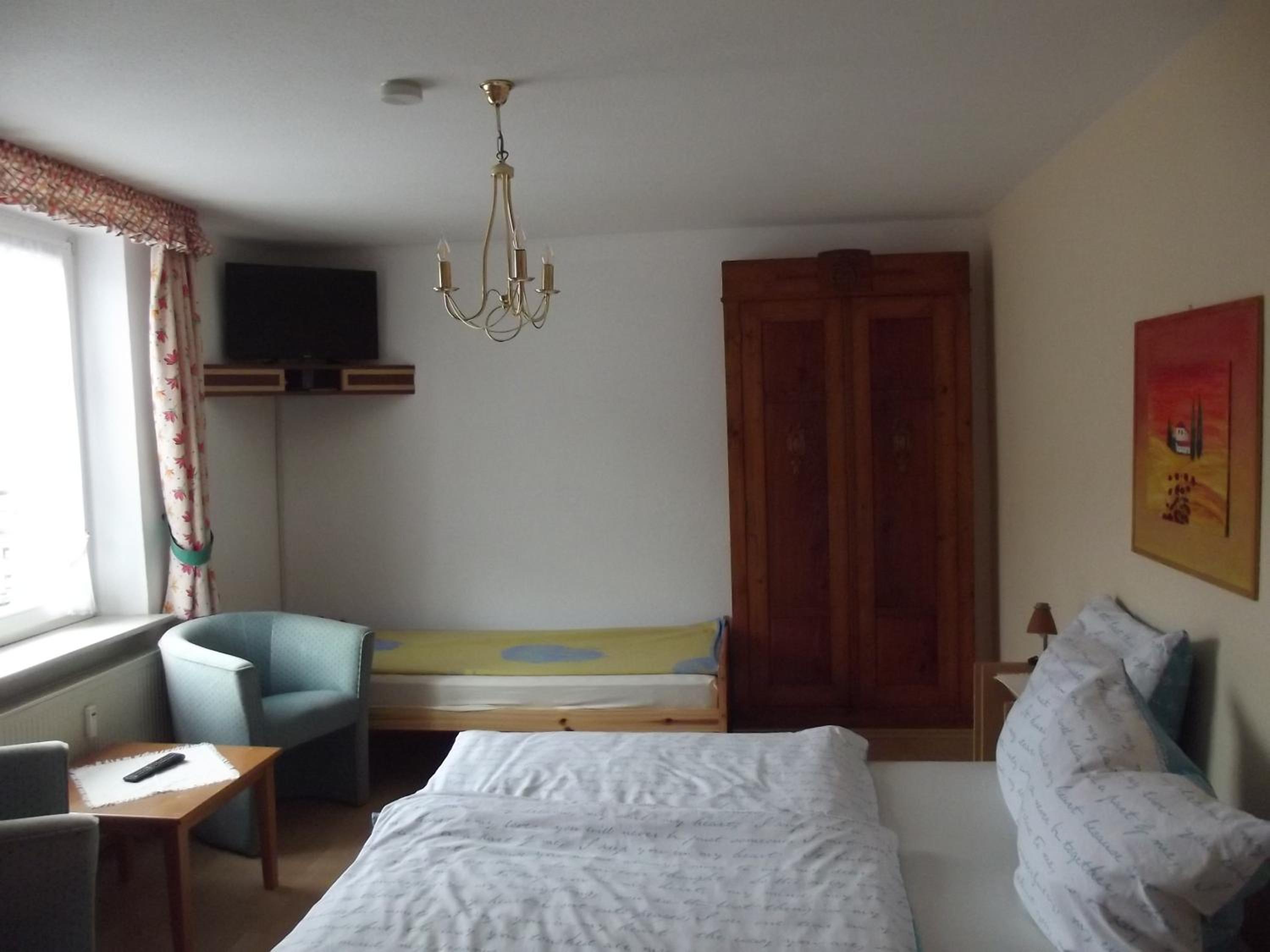 Triple Room with Bathroom - Photo 1