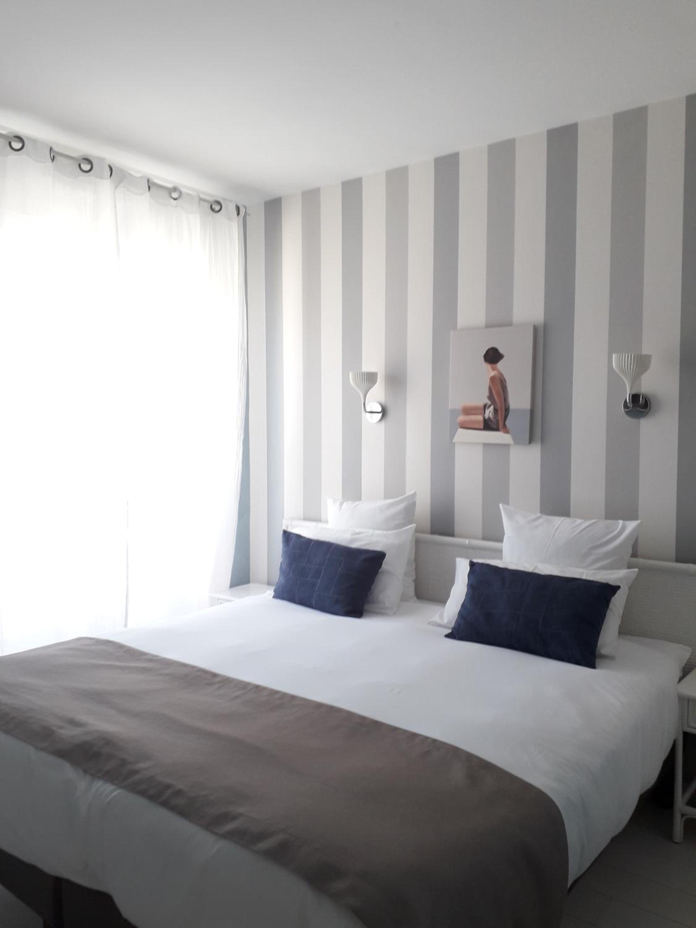 Double Room with City View - Photo 7