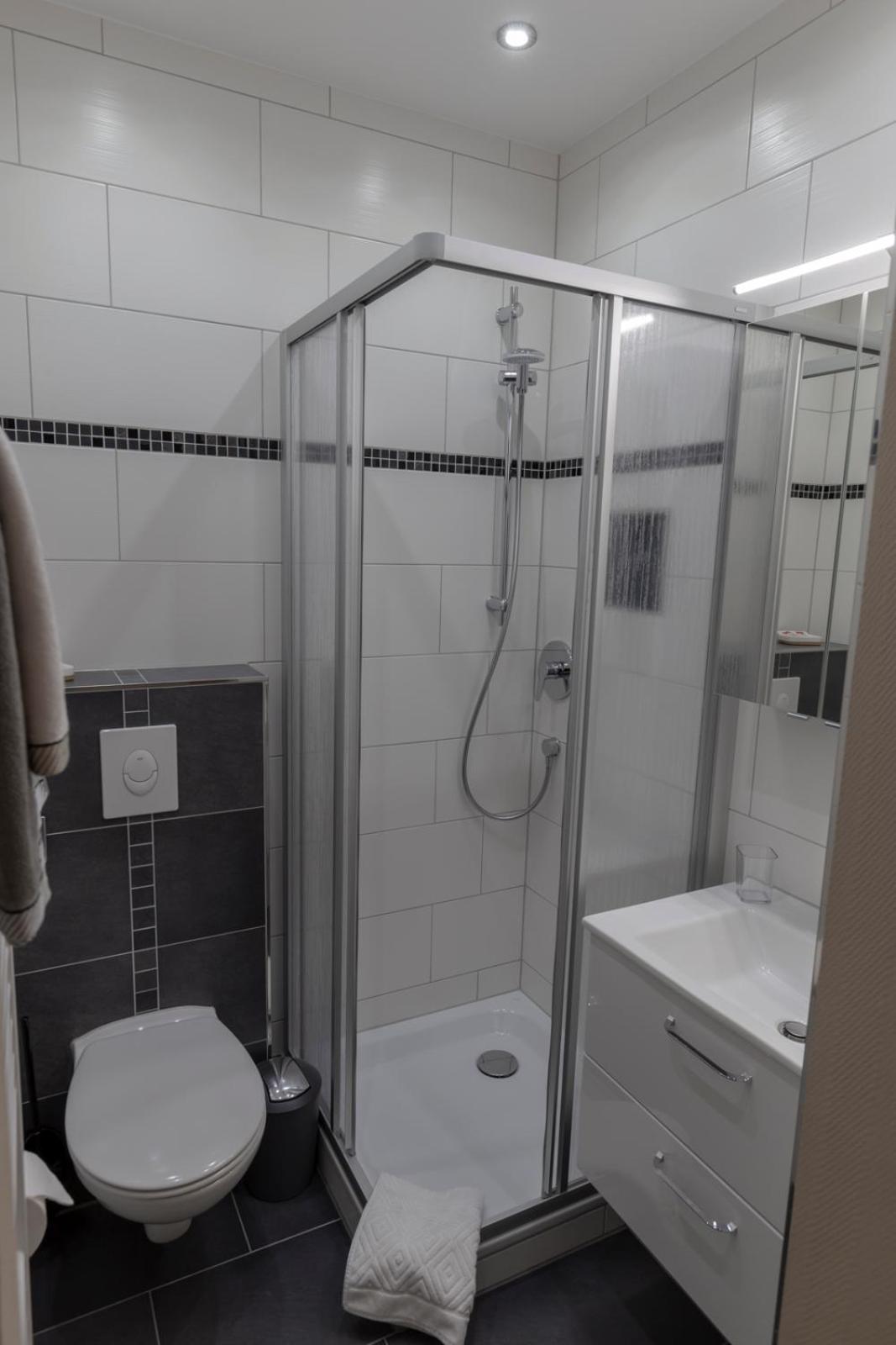 Double or Twin Room - Photo 5