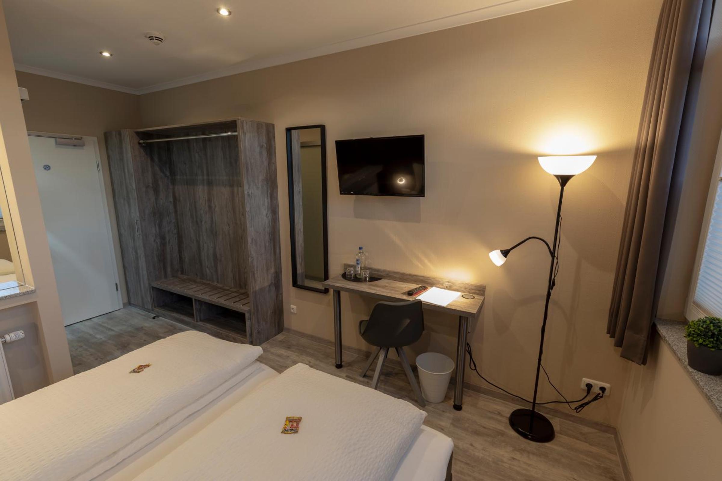 Double or Twin Room - Photo 4