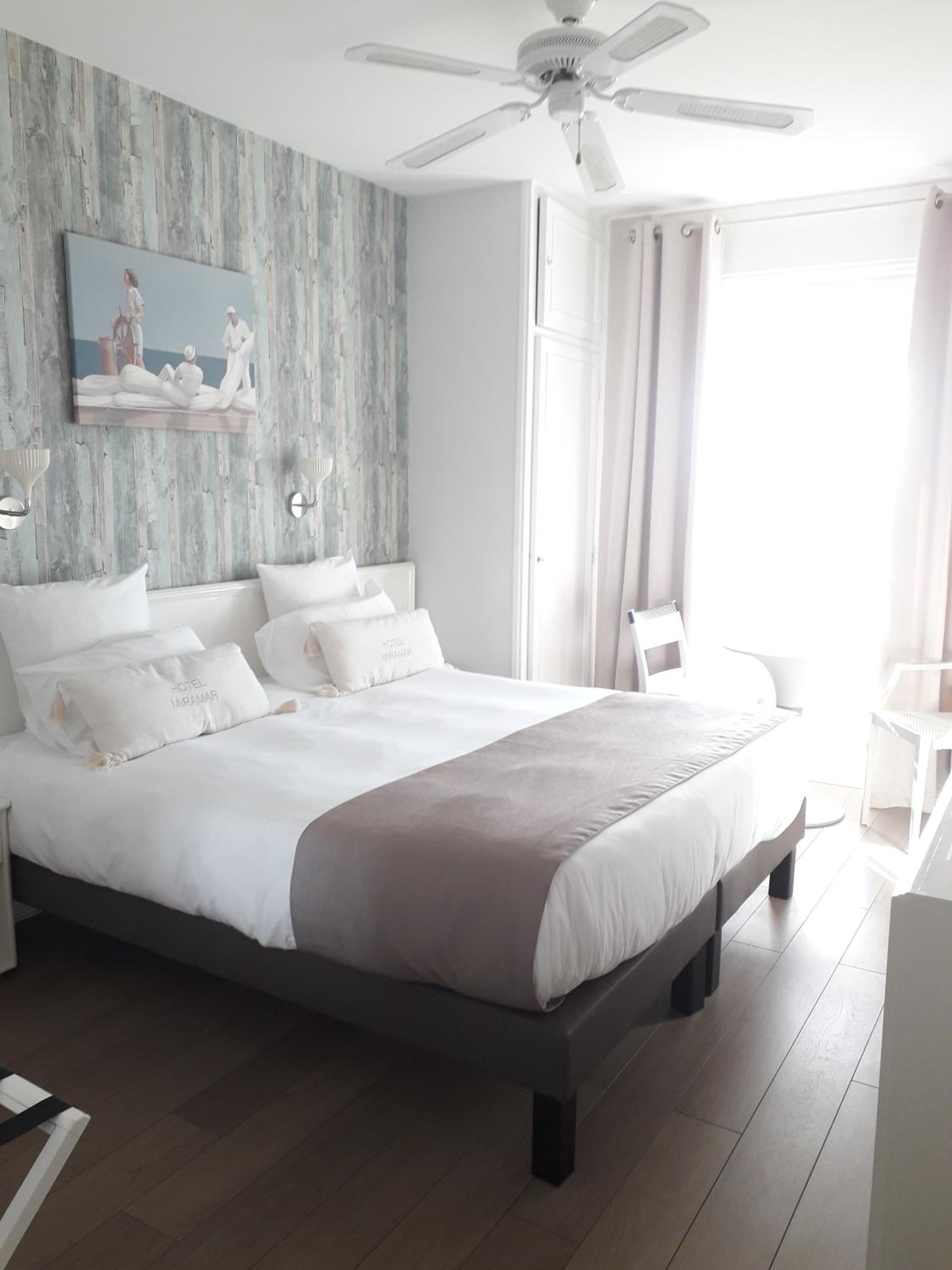 Superior Double Room with Sea View - Photo 9