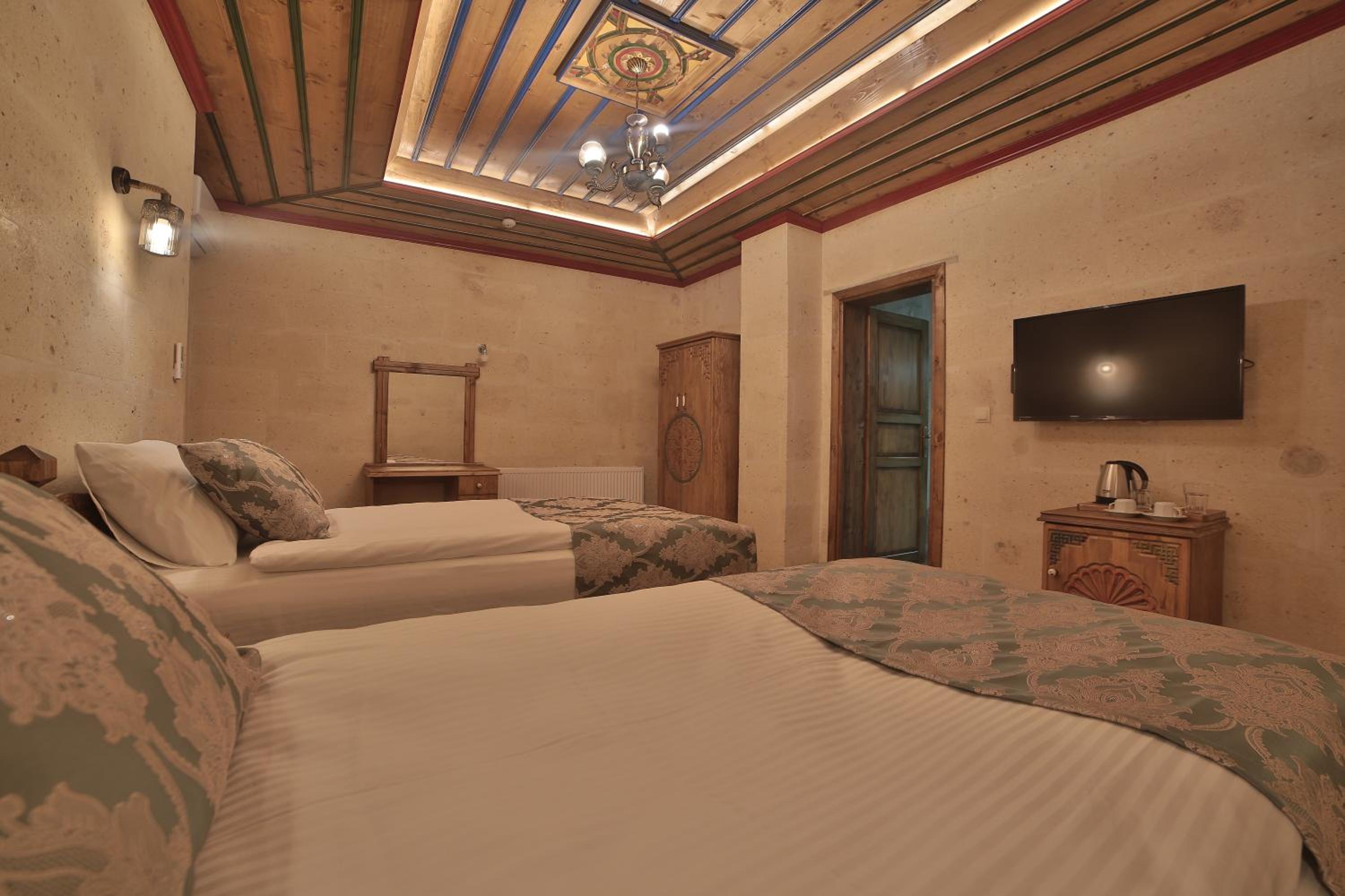 Standard Double Room - Photo 9