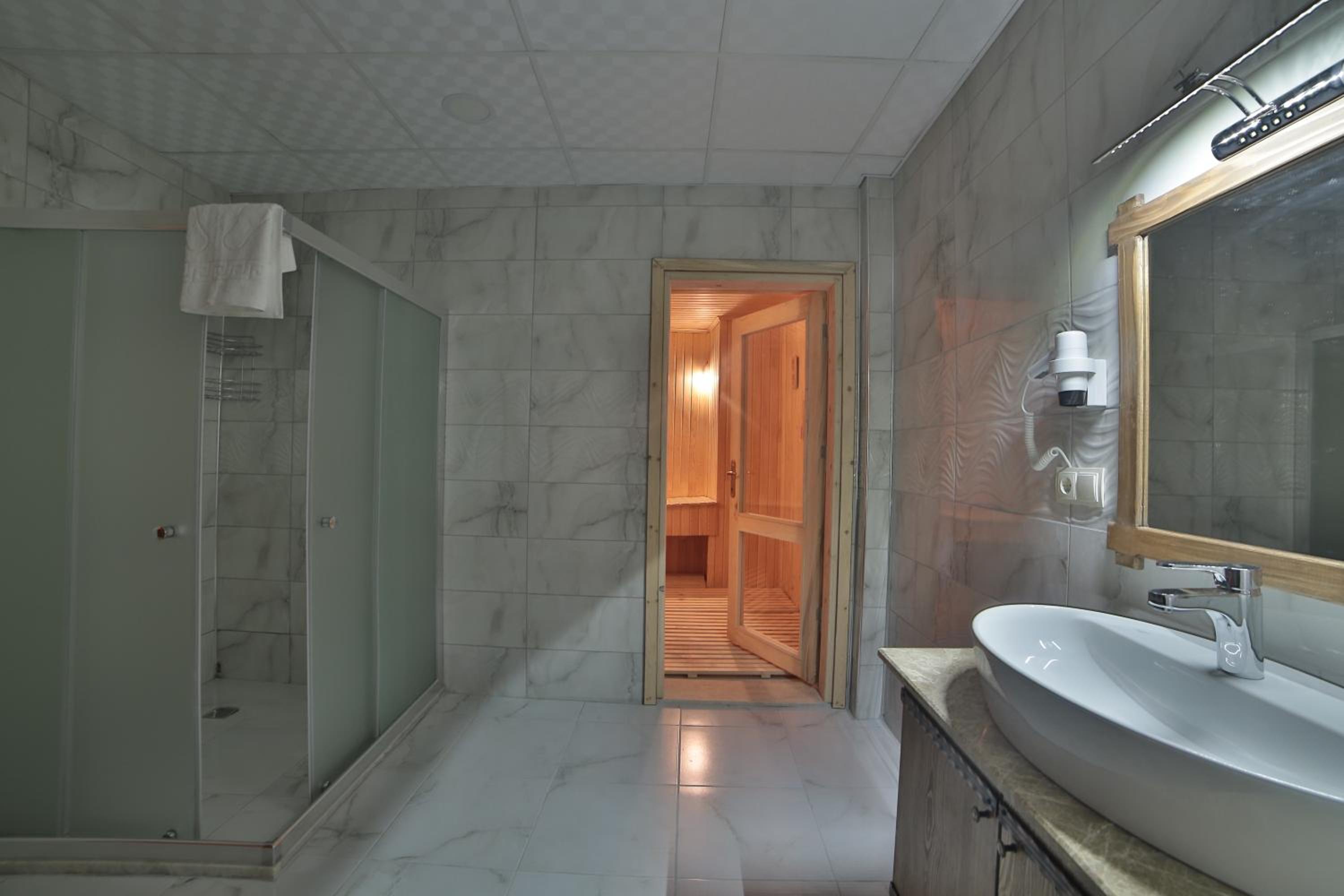 Deluxe Double Room - Photo 15