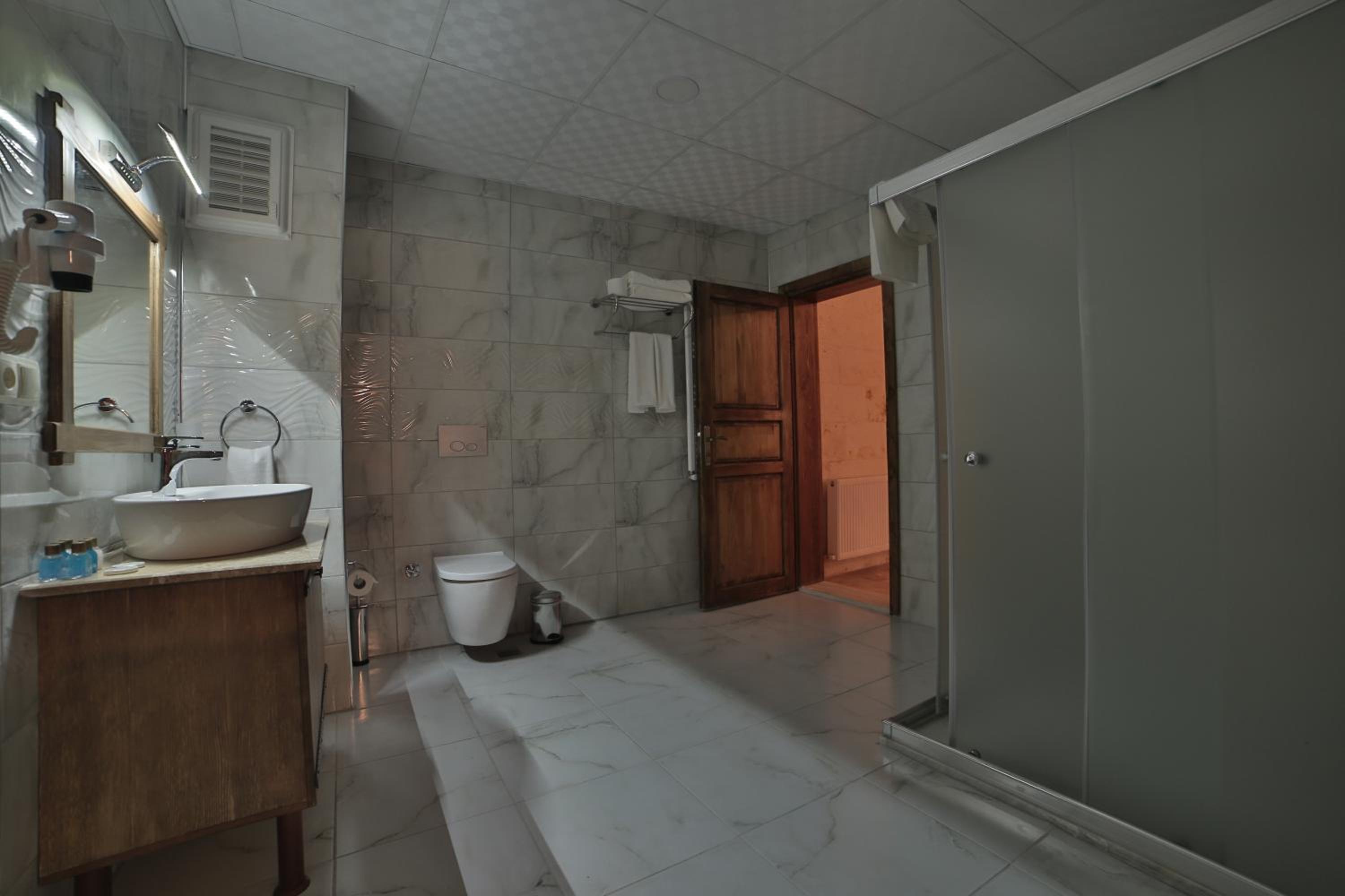 Deluxe Double Room - Photo 14