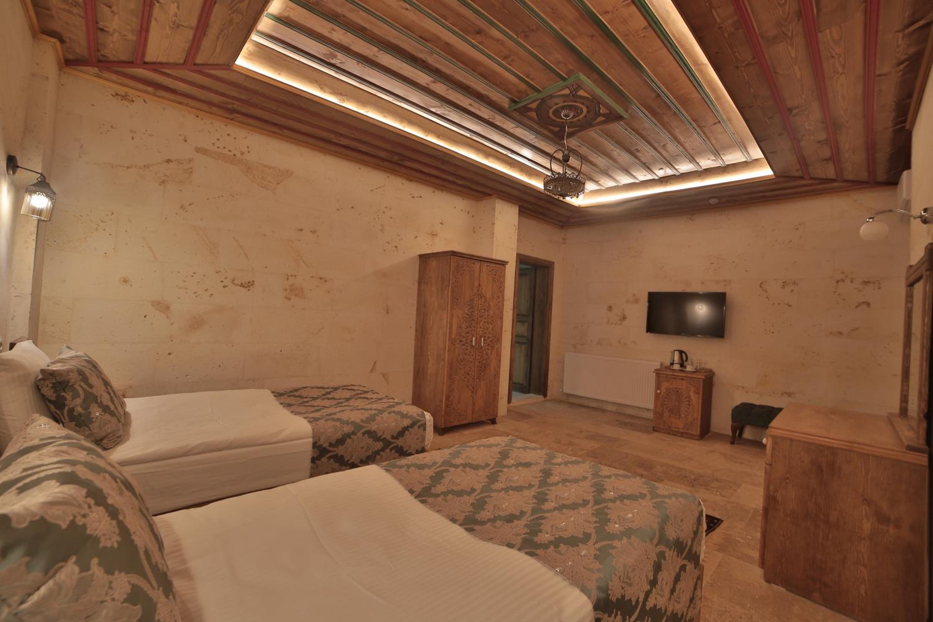 Deluxe Double Room - Photo 11