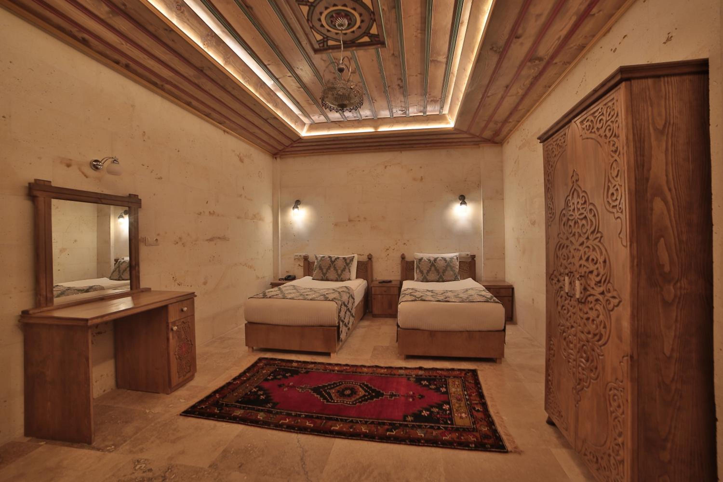 Deluxe Double Room - Photo 10