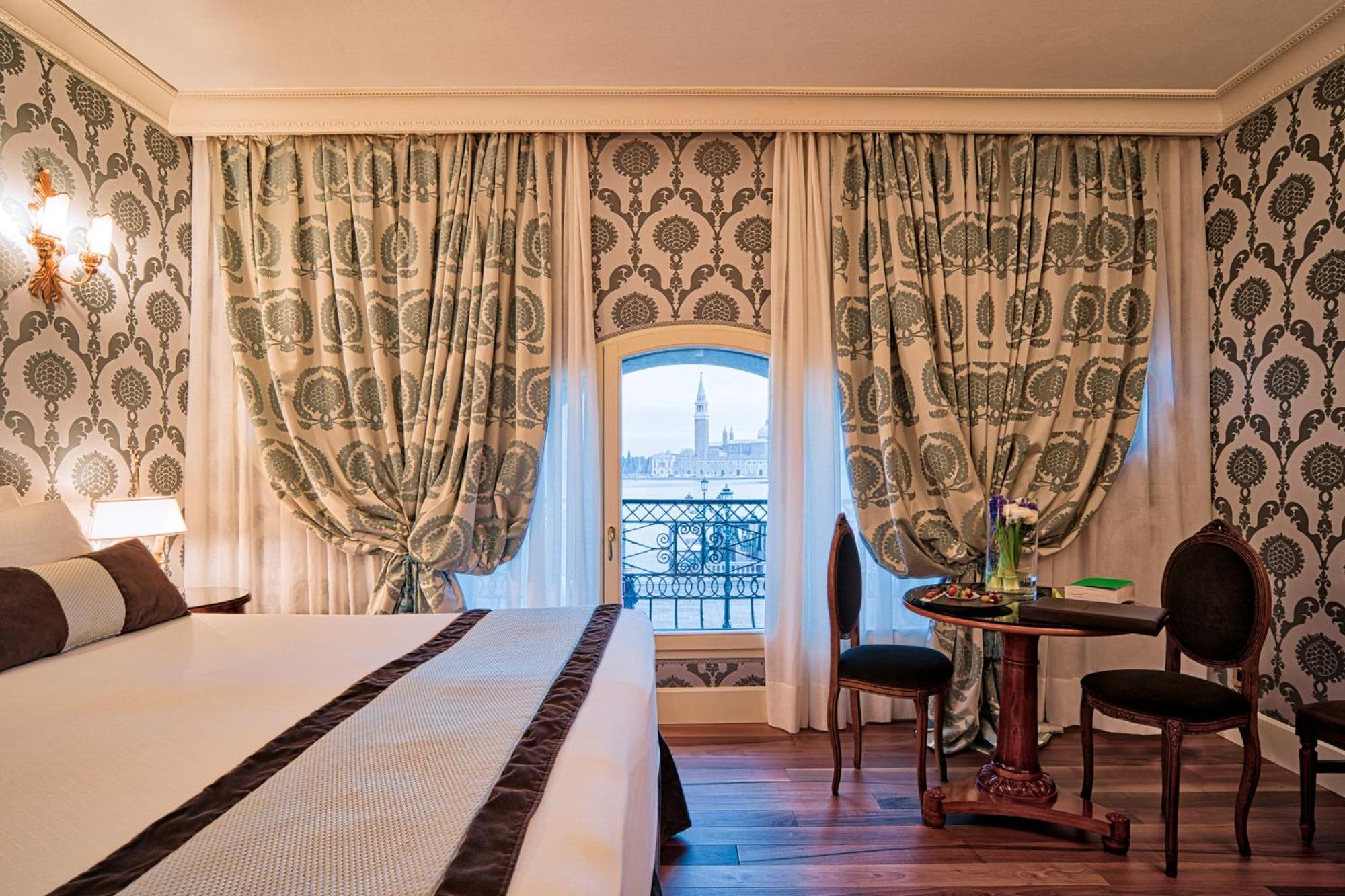 Deluxe Double or Twin Room with Lagoon View