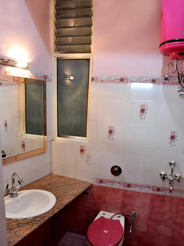 Standard Double Room with Fan - Photo 3