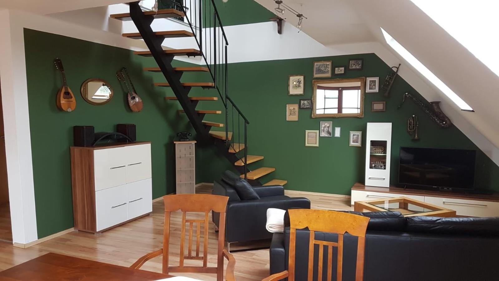 One-Bedroom Apartment - Photo 1