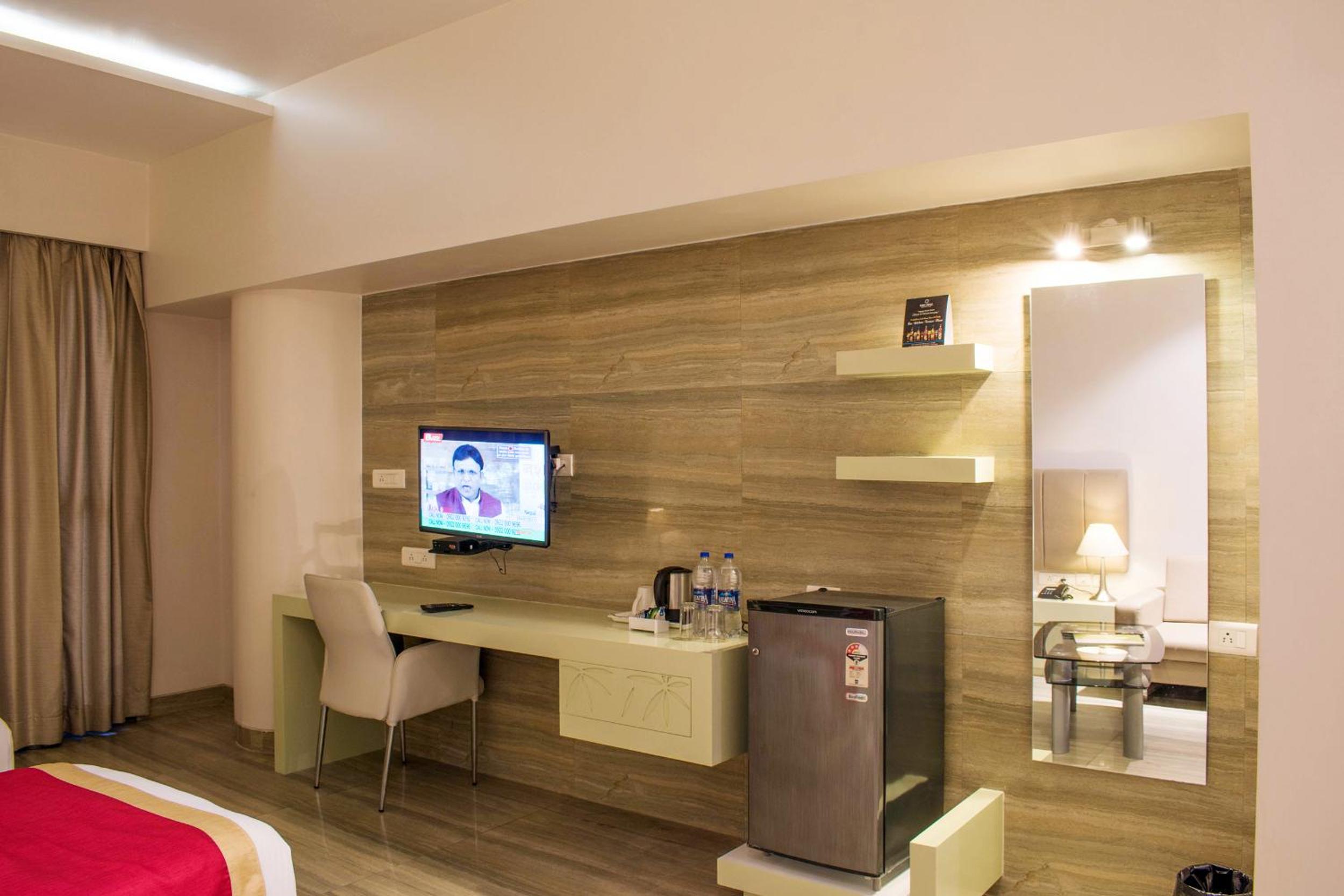 Deluxe Room - Photo 7