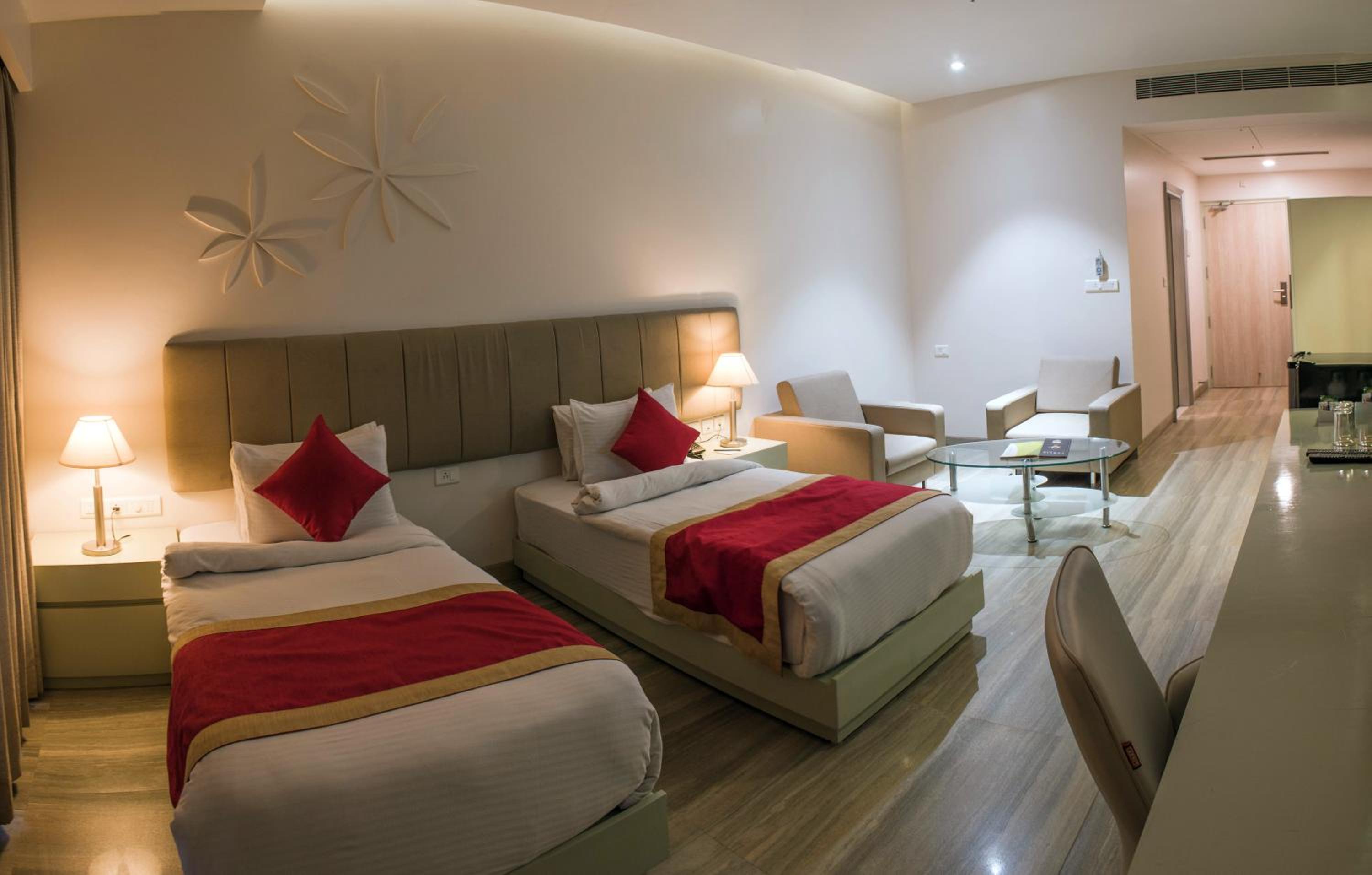 Deluxe Room - Photo 3