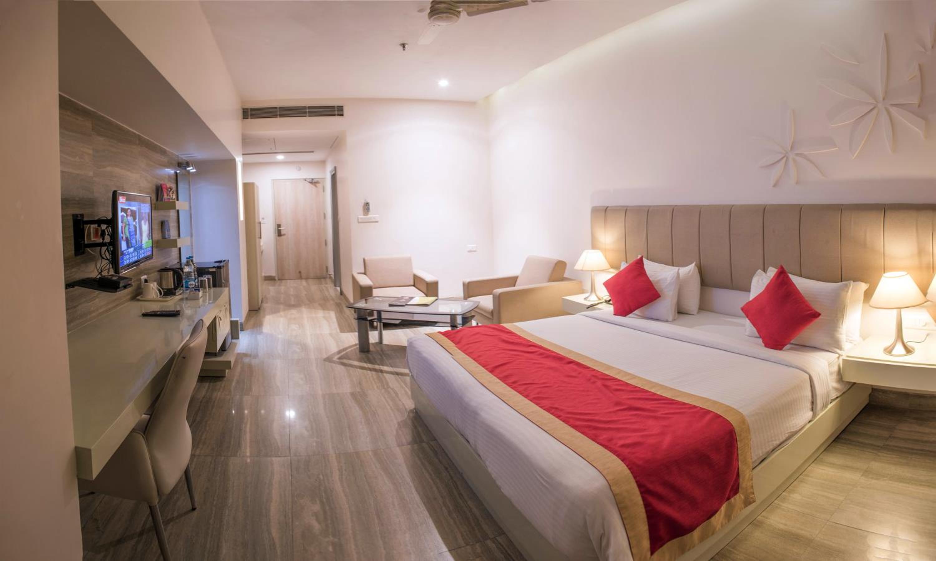 Deluxe Room - Photo 12