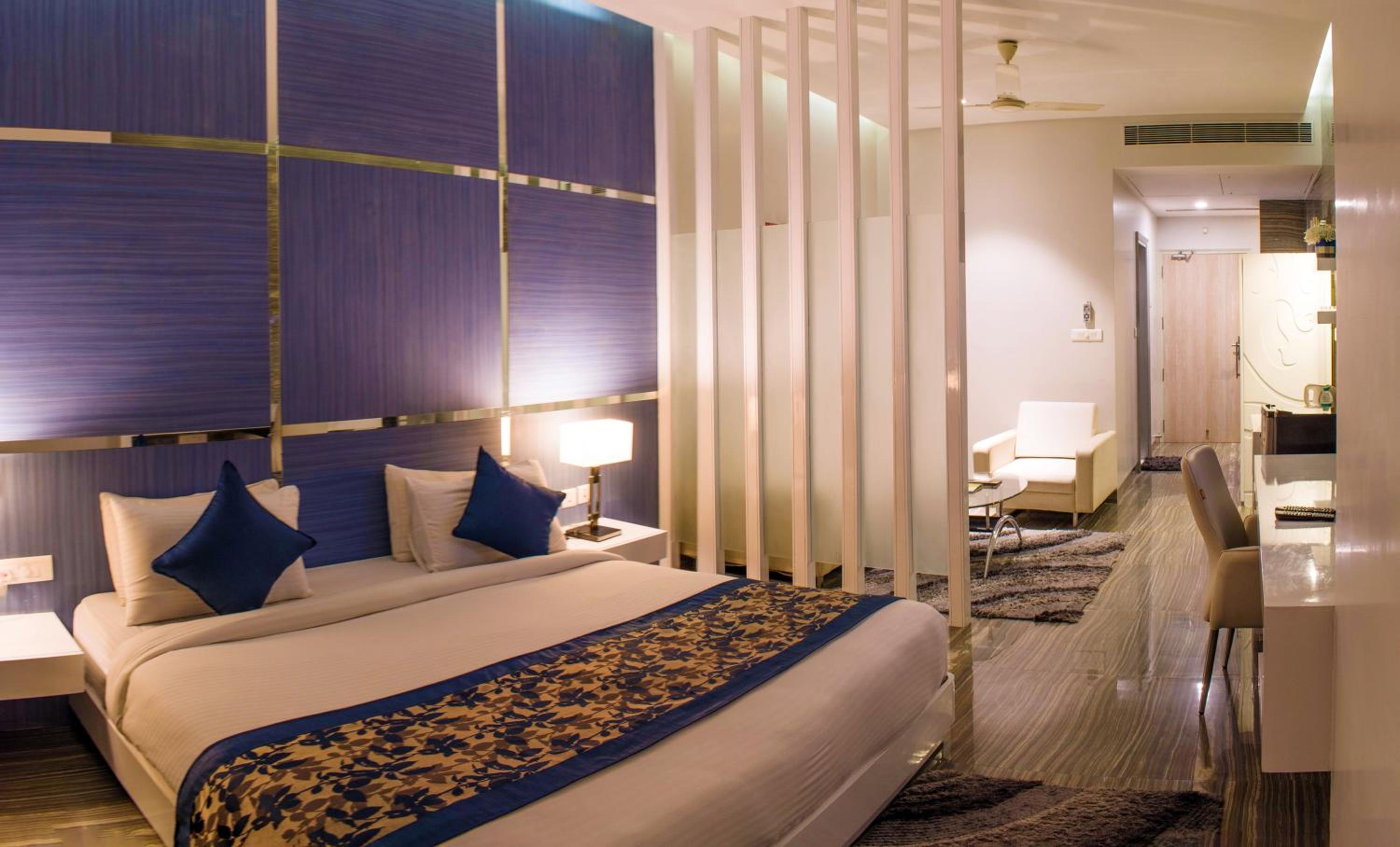 Suite - Photo 1