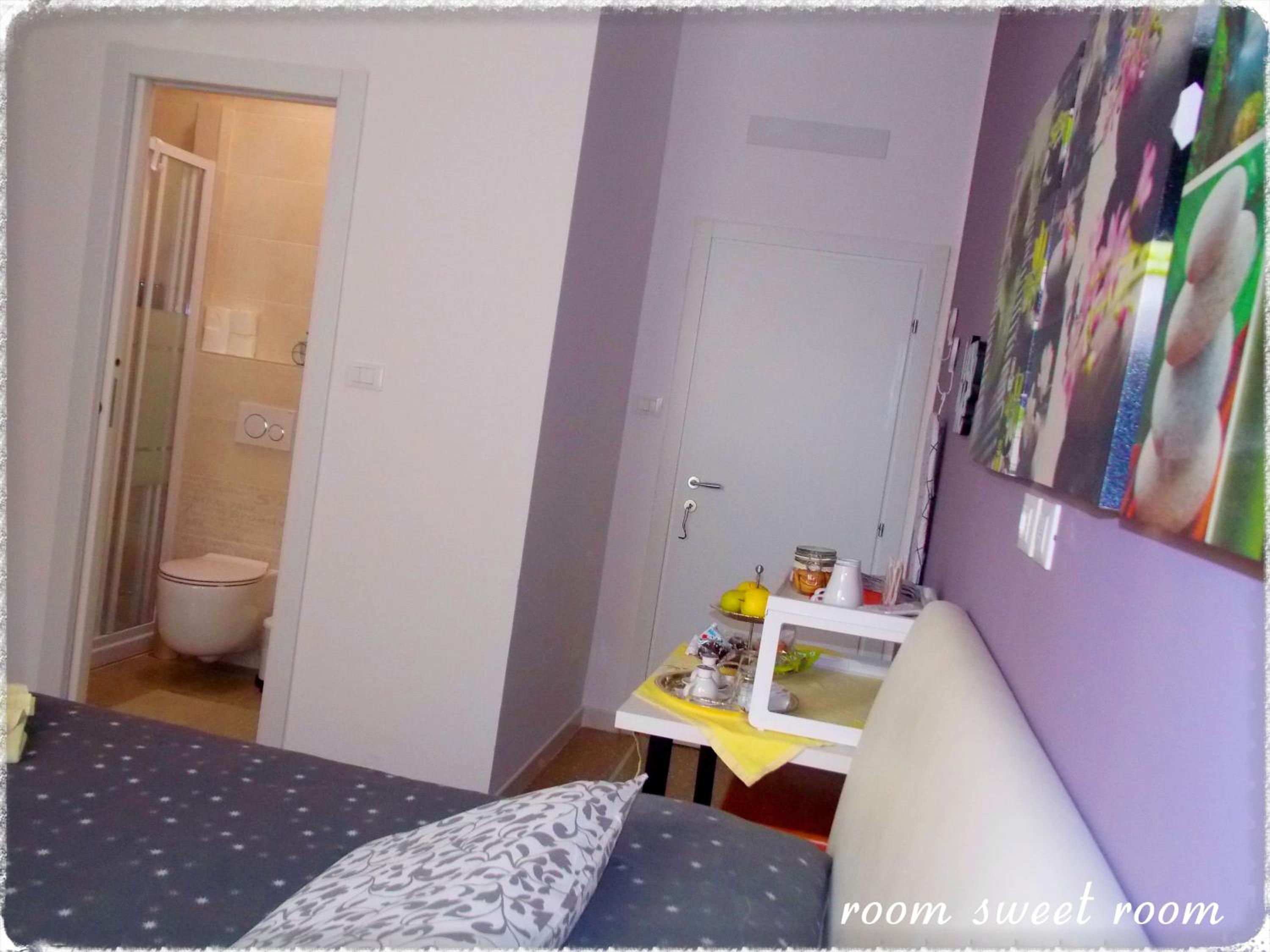 Double Room with Private Bathroom - Photo 9