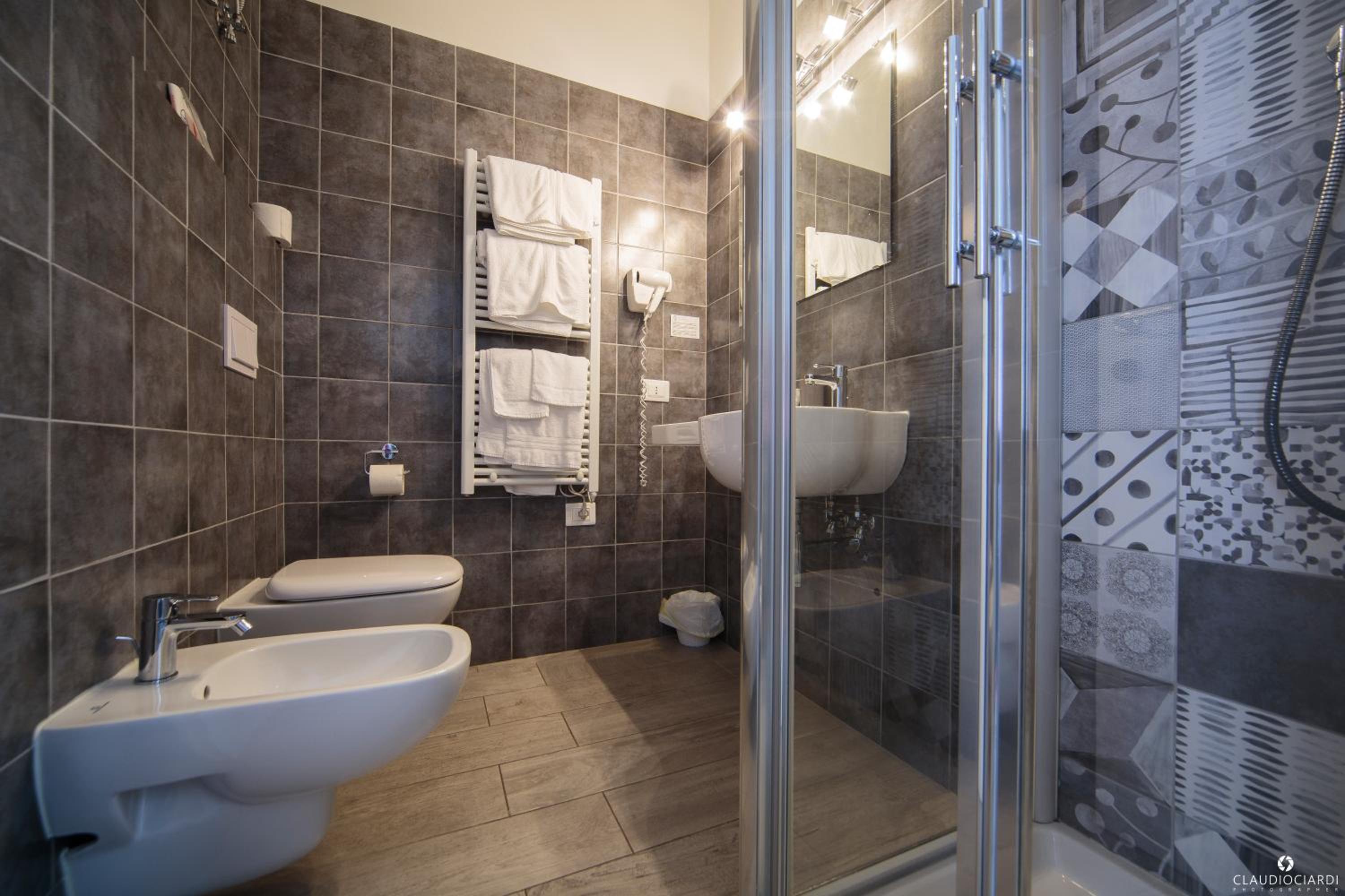 Double Room - Photo 8