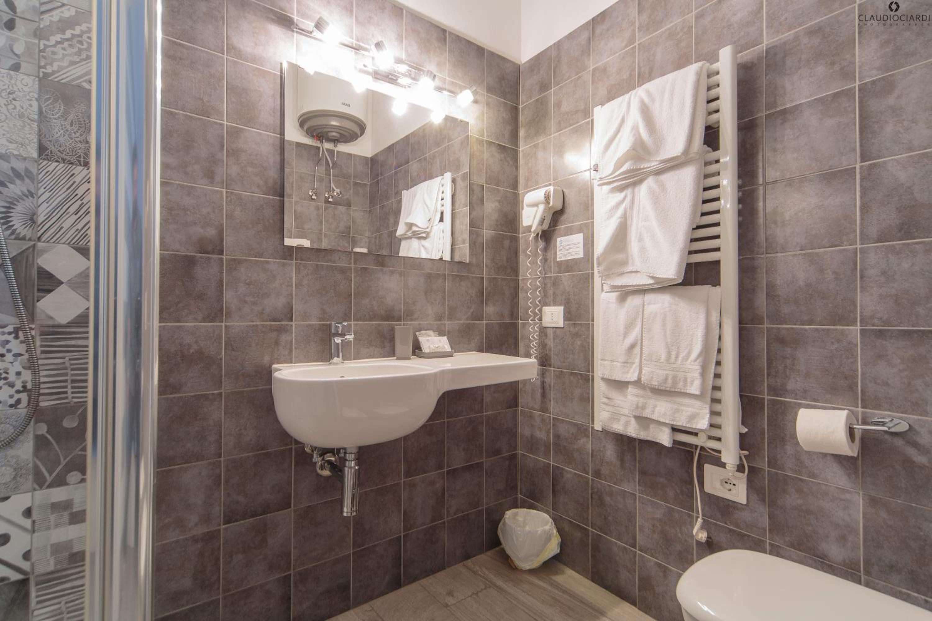 Double Room - Photo 7