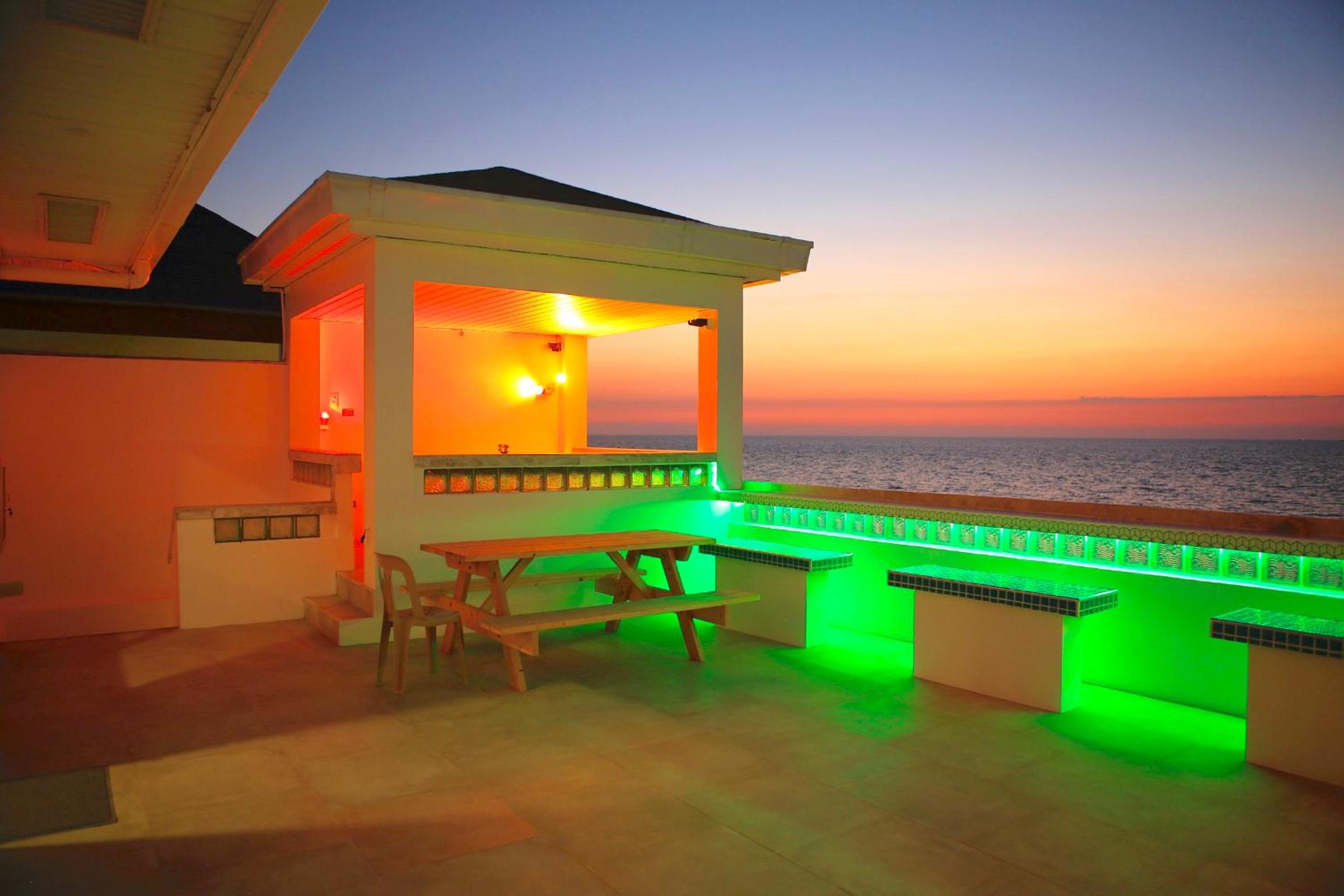 Family Room with Terrace - Photo 3