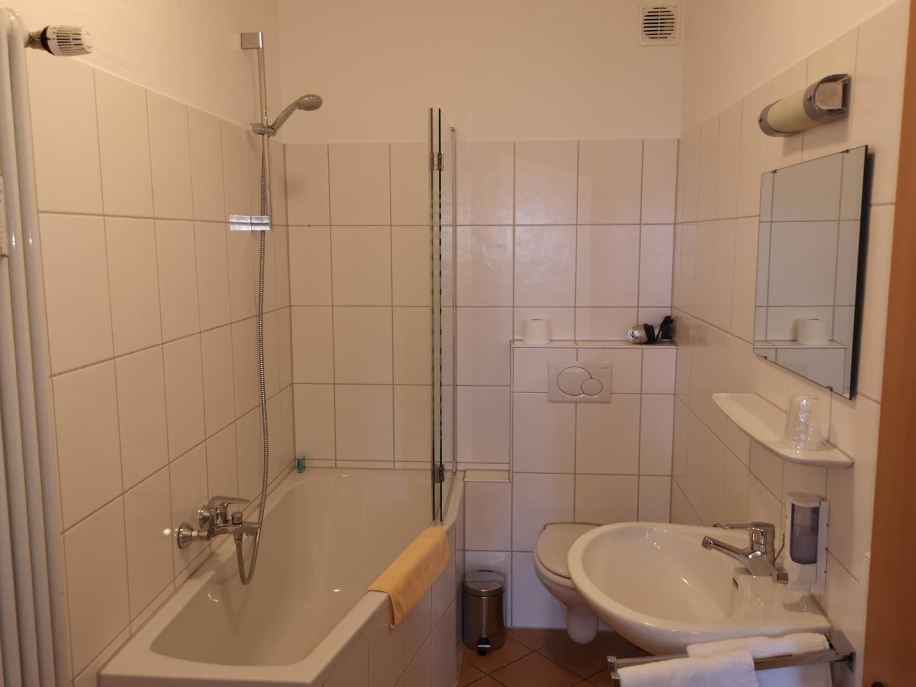 Classic Quadruple Room - Photo 12