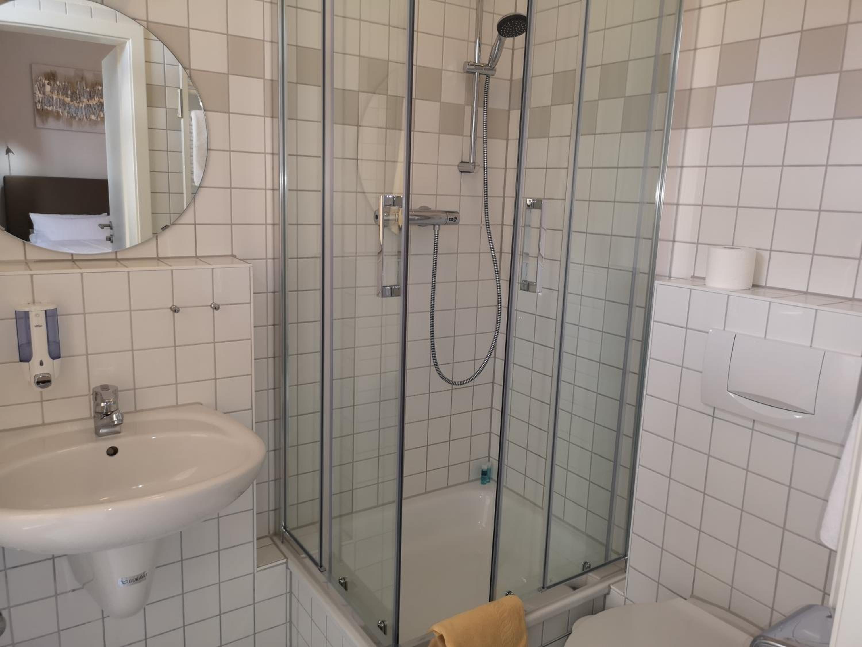Large Double Room - Photo 6