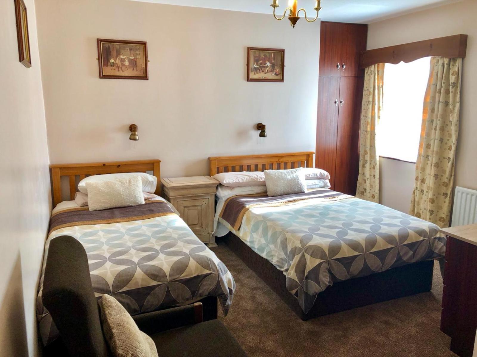 Triple Room with Bathroom photo 1