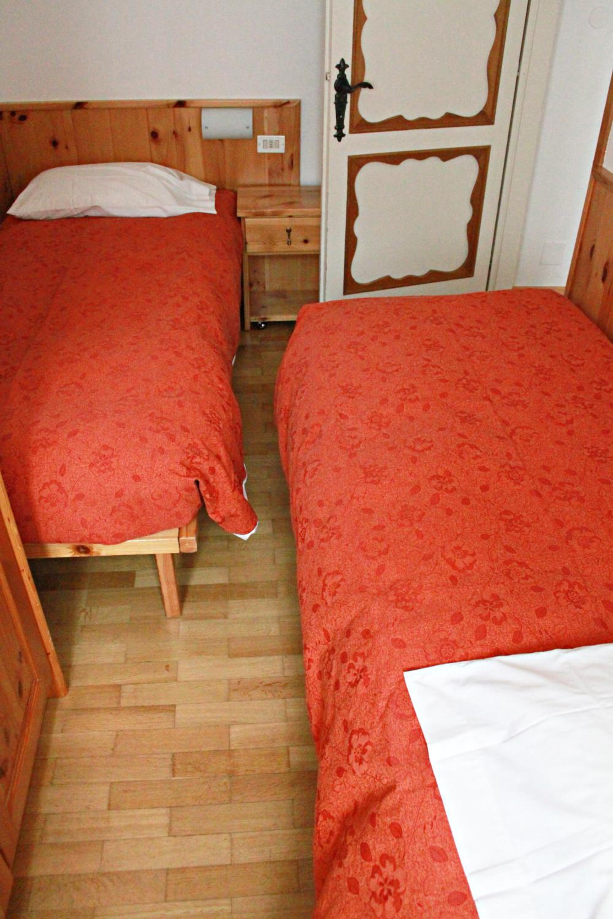 Adjacent/connecting Family room (2 adults and 2 children)