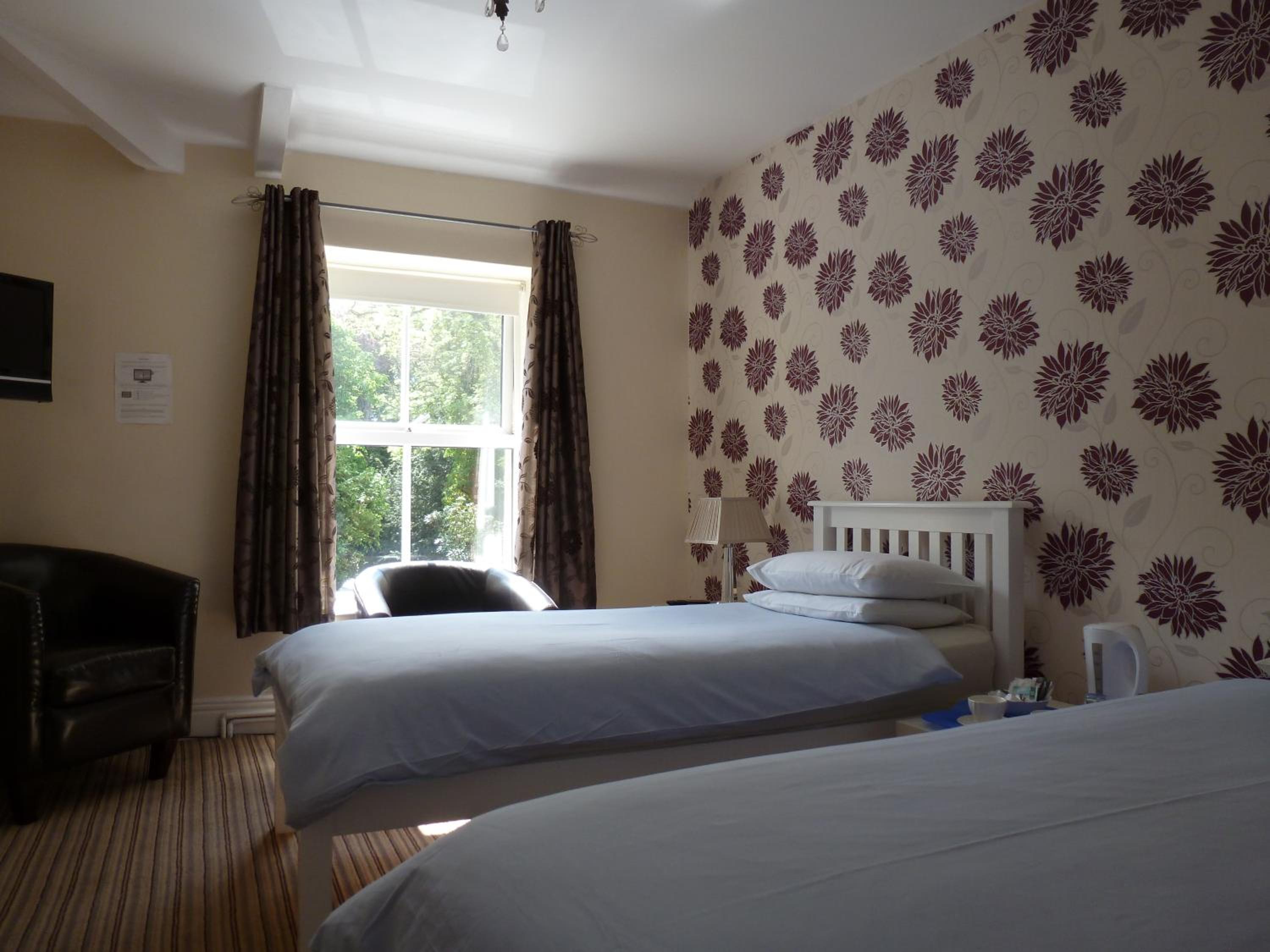 Twin Room with Private Bathroom (in hall)  photo 3