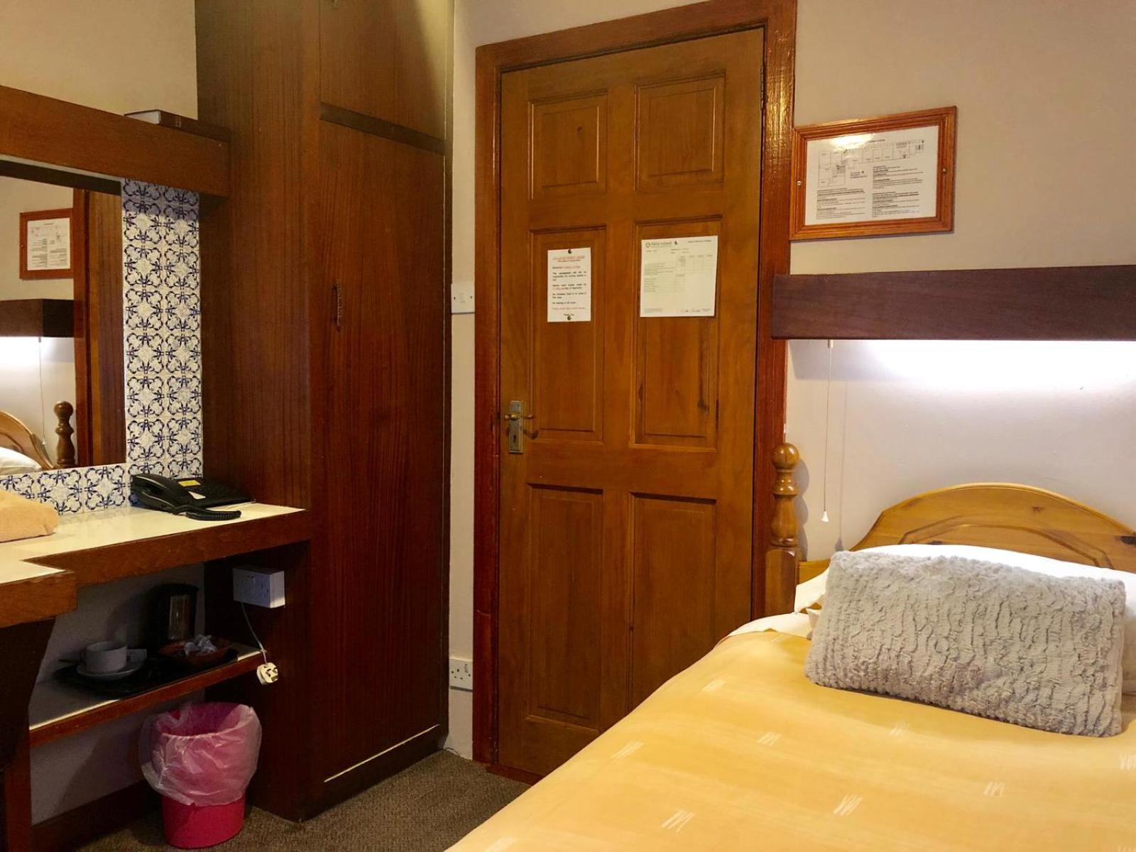 Single Room with Shared Bathroom photo 1
