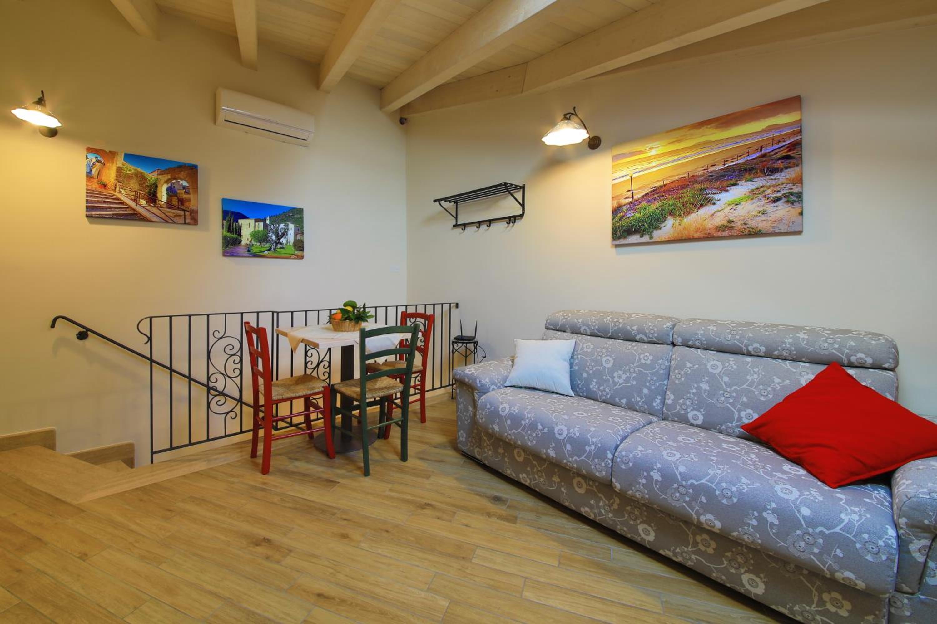 One-Bedroom House photo 1