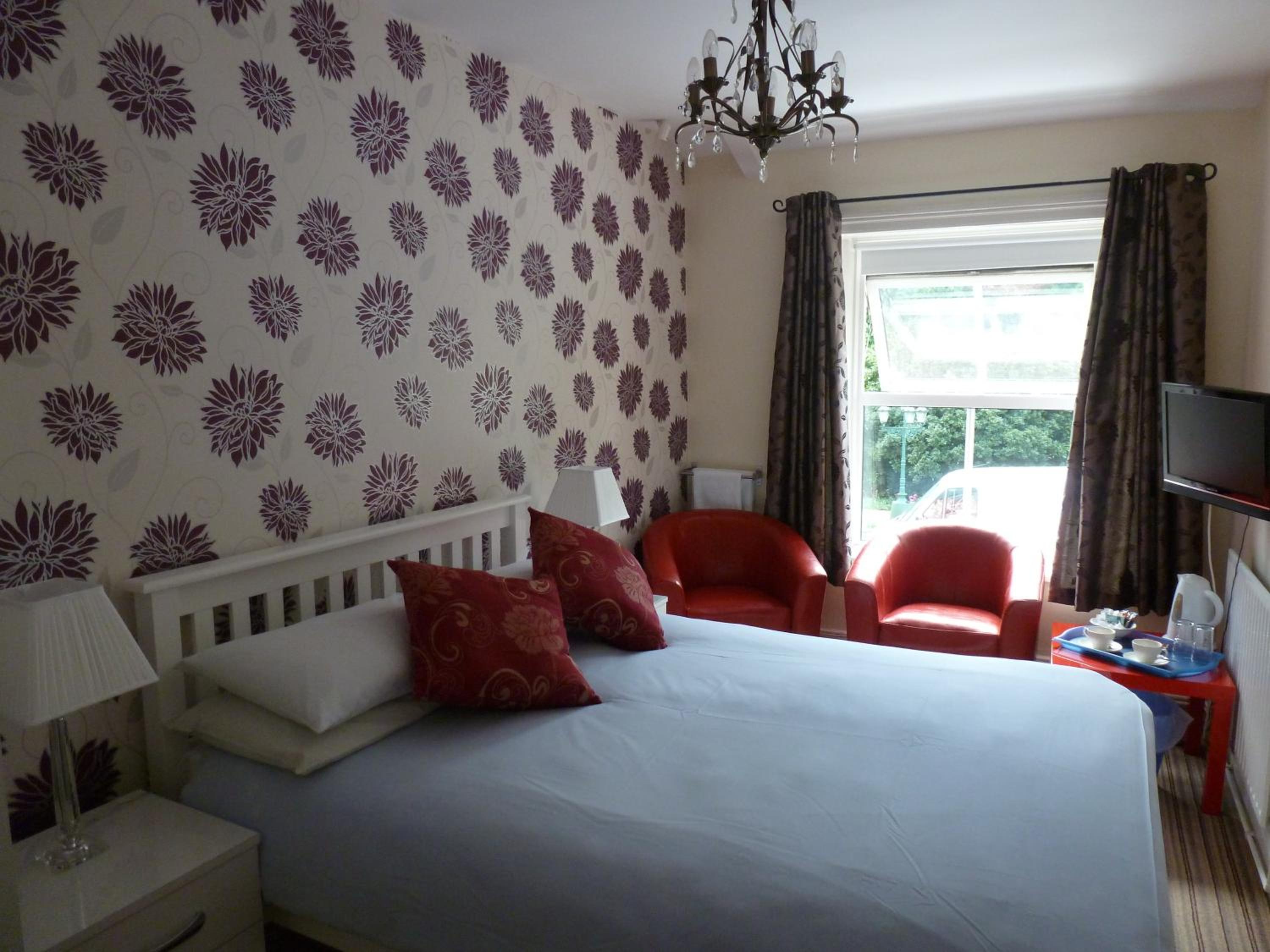 Double Room with Private Bathroom (in hall)