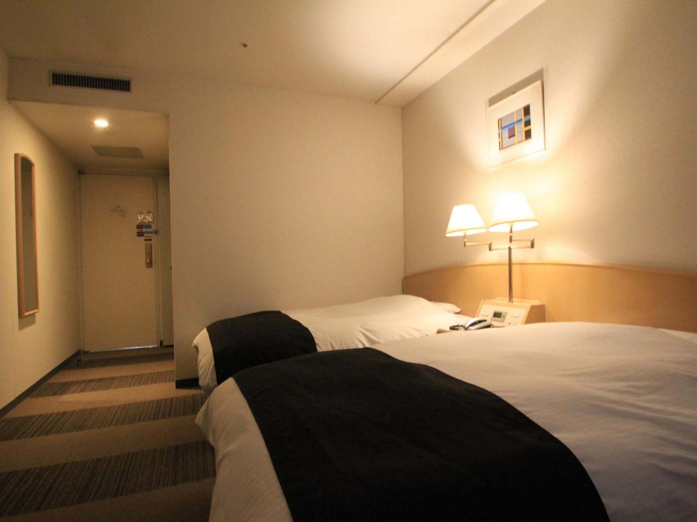Twin Room - Smoking - Photo 4