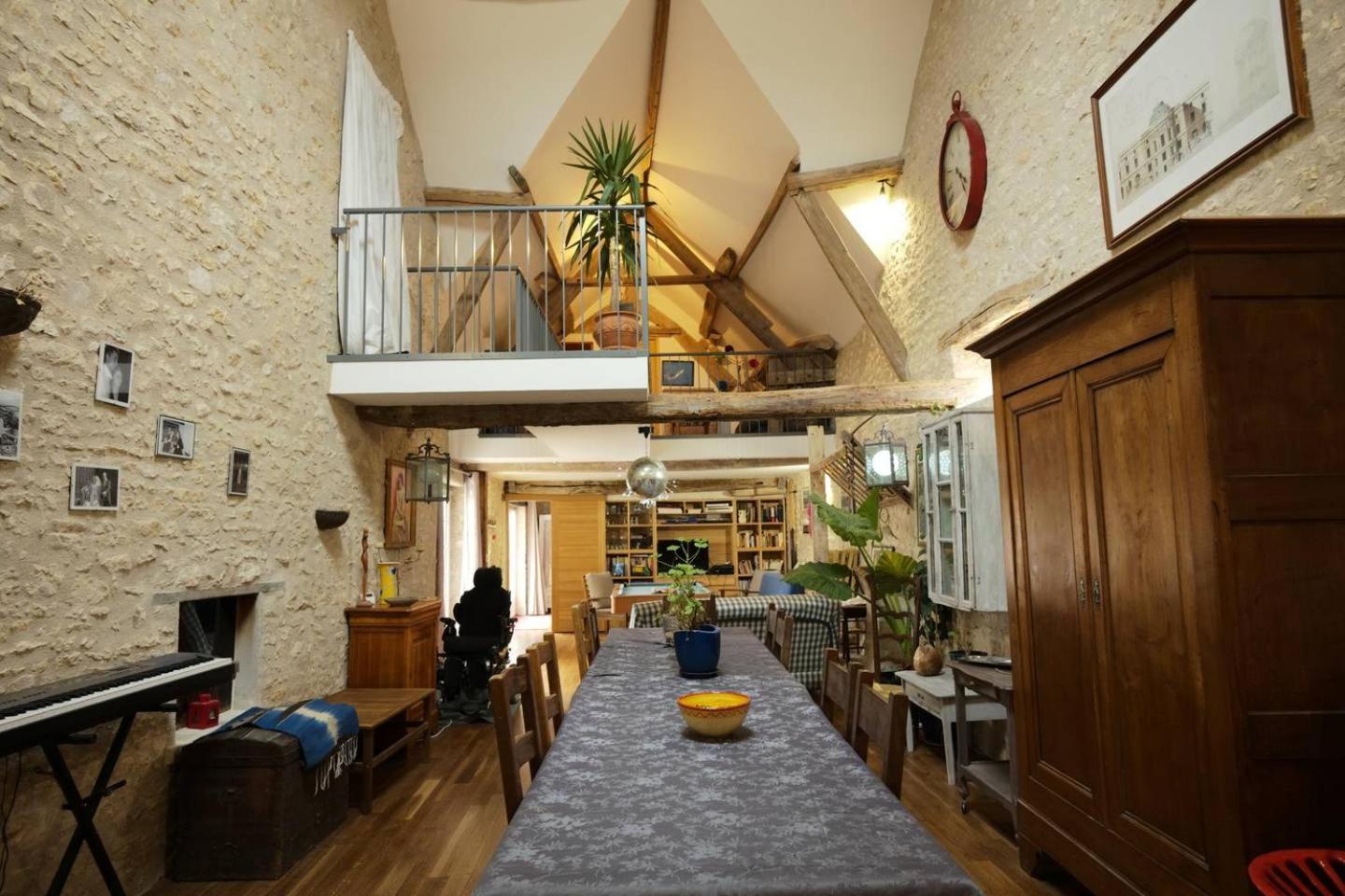 Deluxe Family Suite - Photo 9