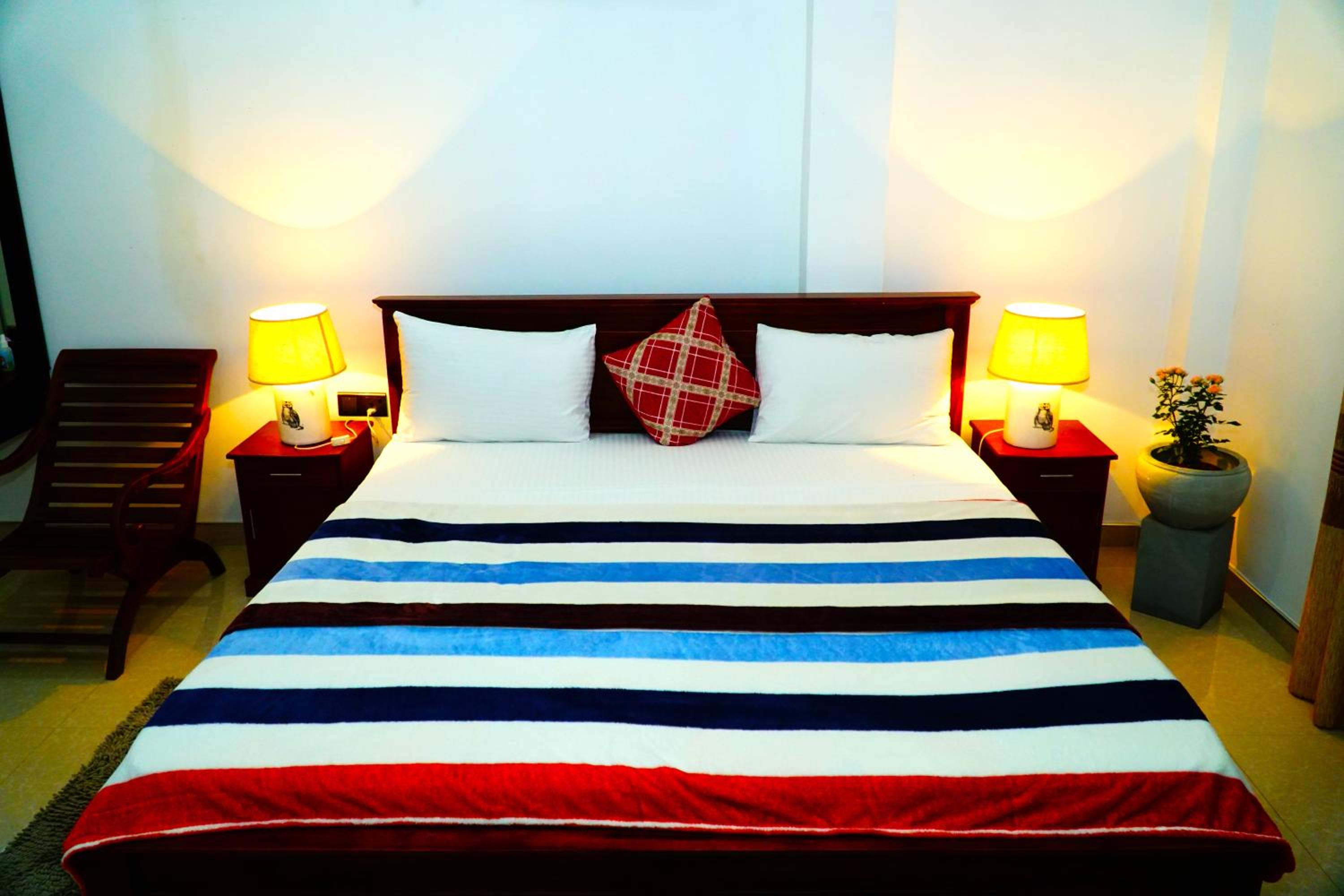 Budget Double Room with Airport pickup & Drop photo 3