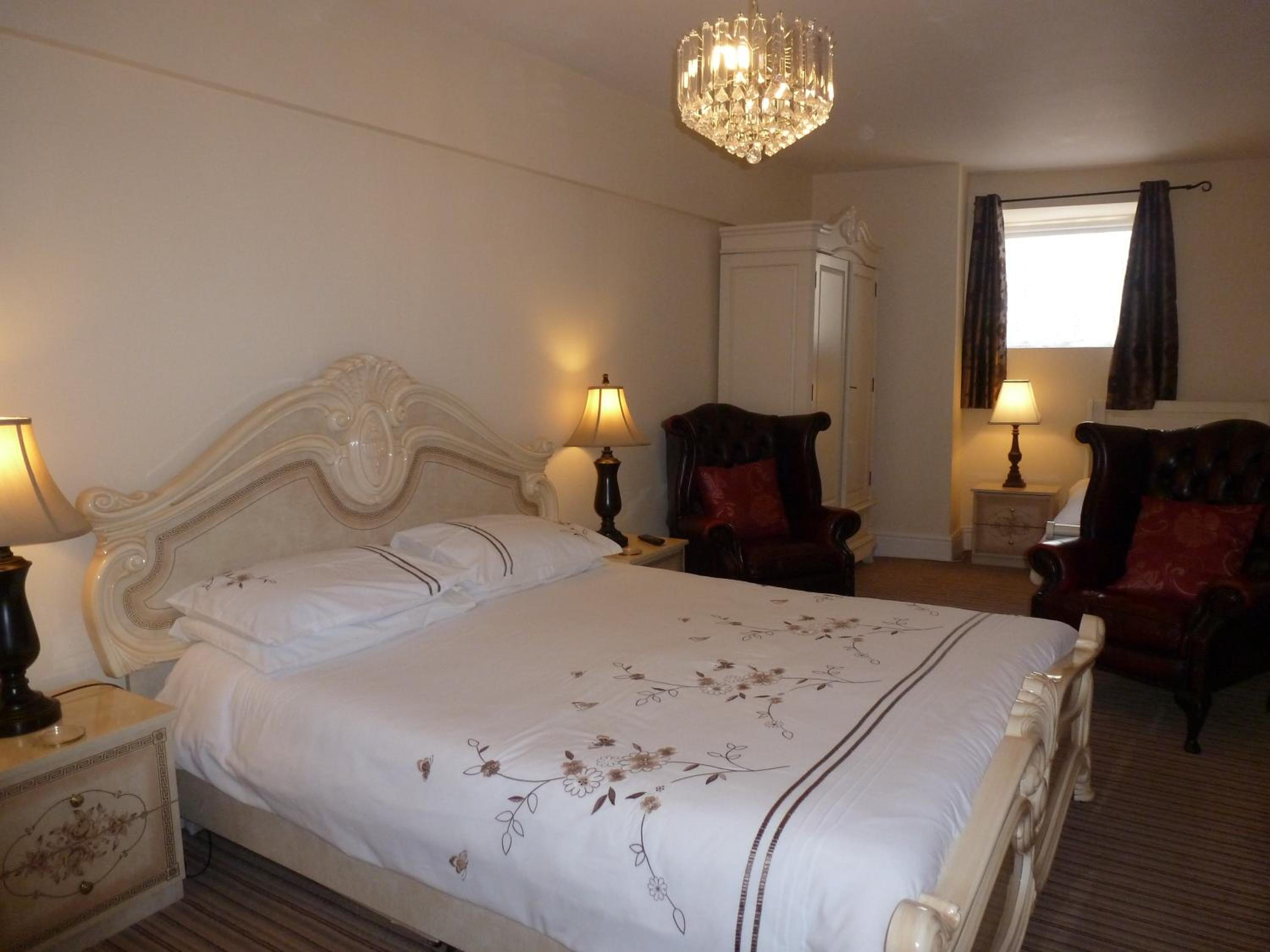Double Room with Private Bathroom (in hall) photo 3