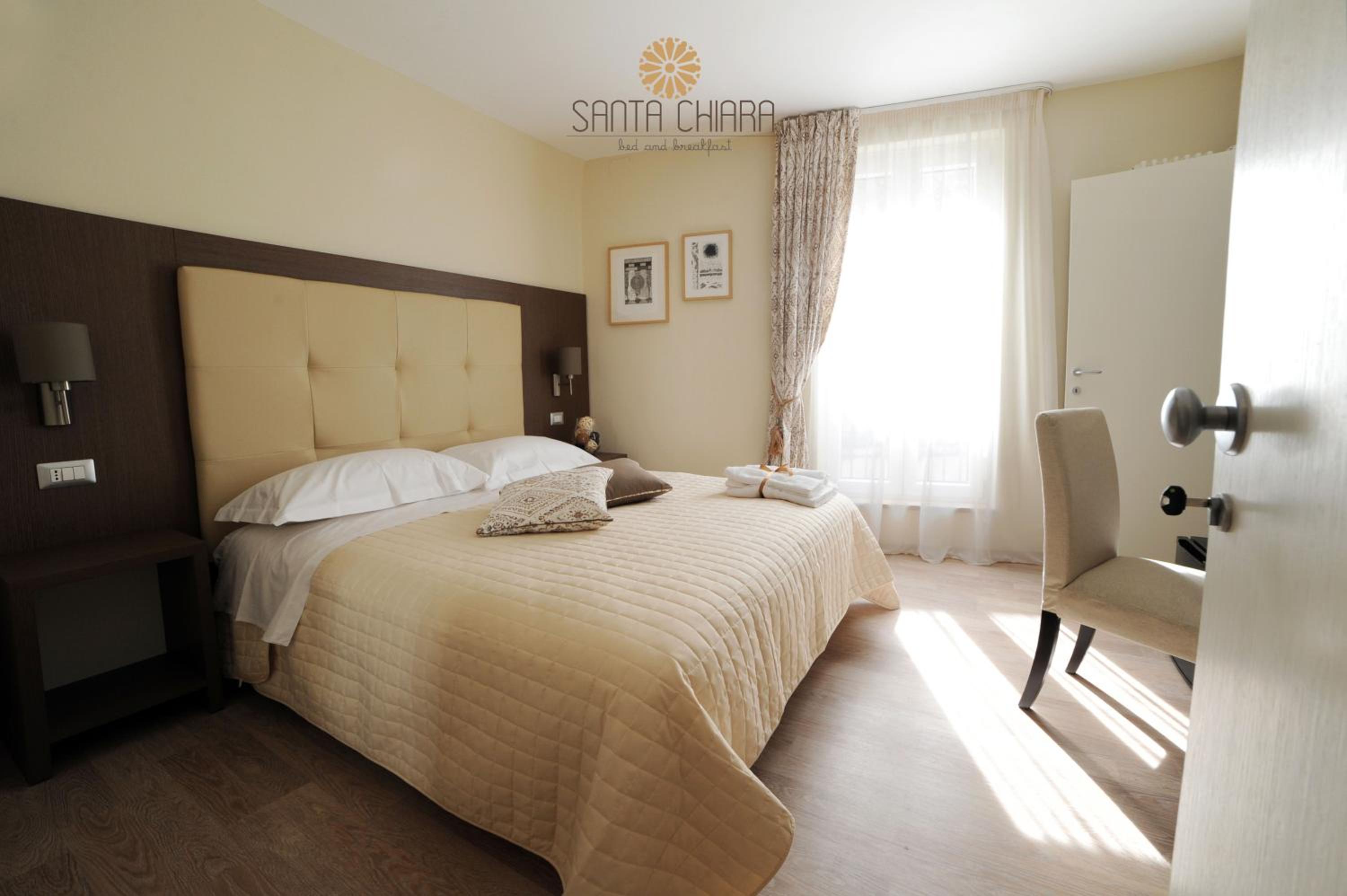 Double Room with Balcony - Photo 13