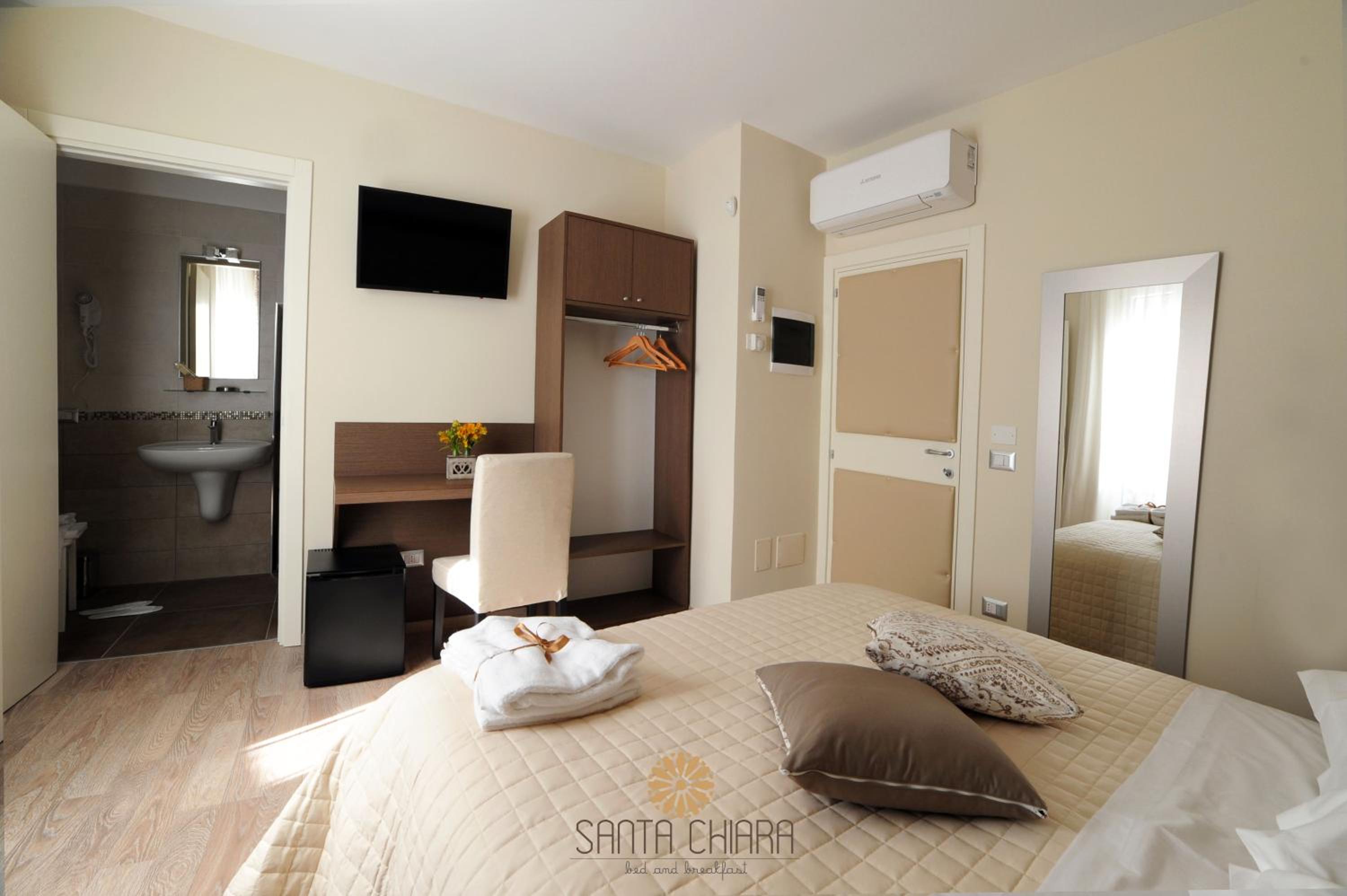 Double Room with Balcony - Photo 1