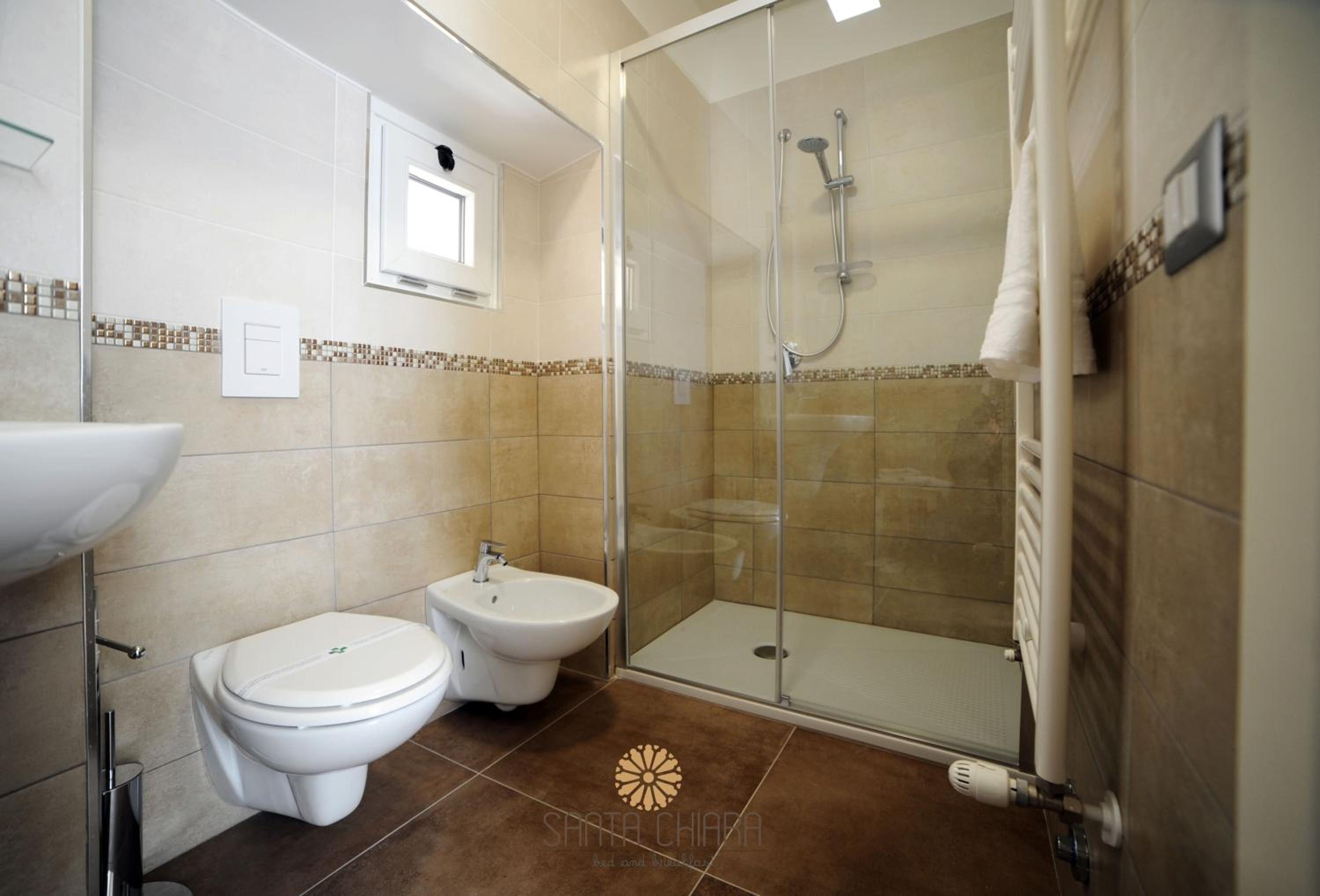 Double Room with Balcony - Photo 15