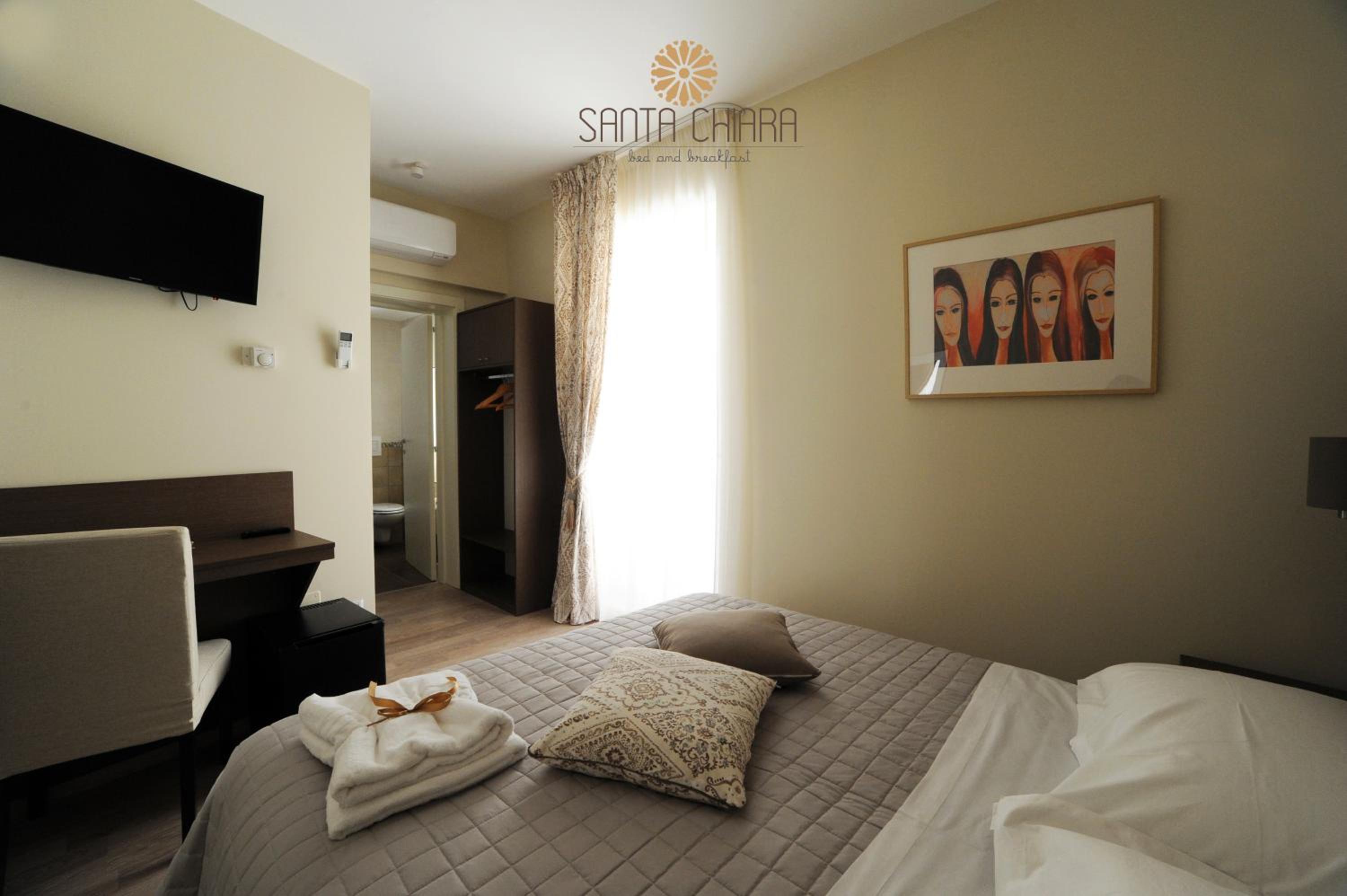 Double or Twin Room with Balcony - Photo 2