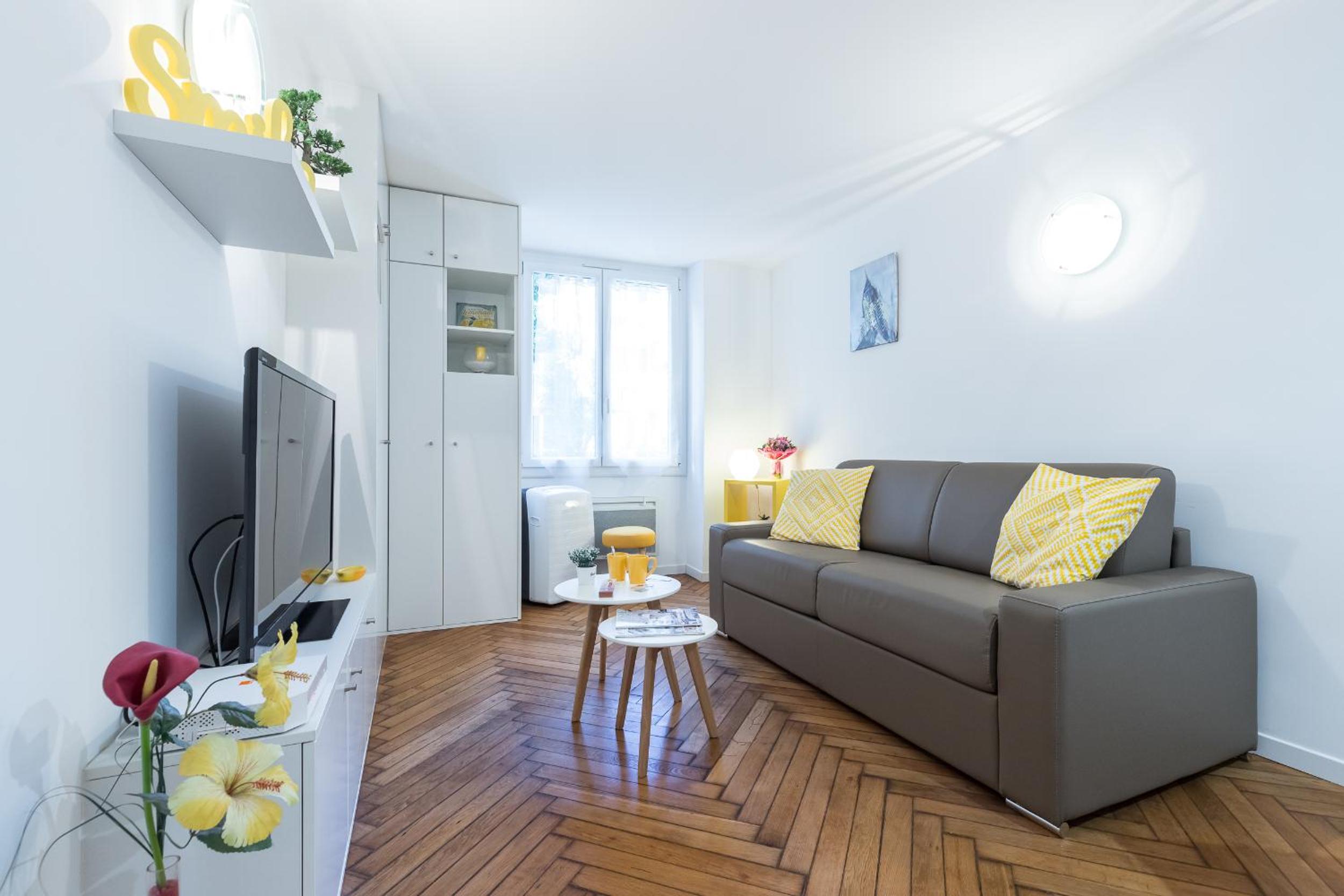 Studio Apartment