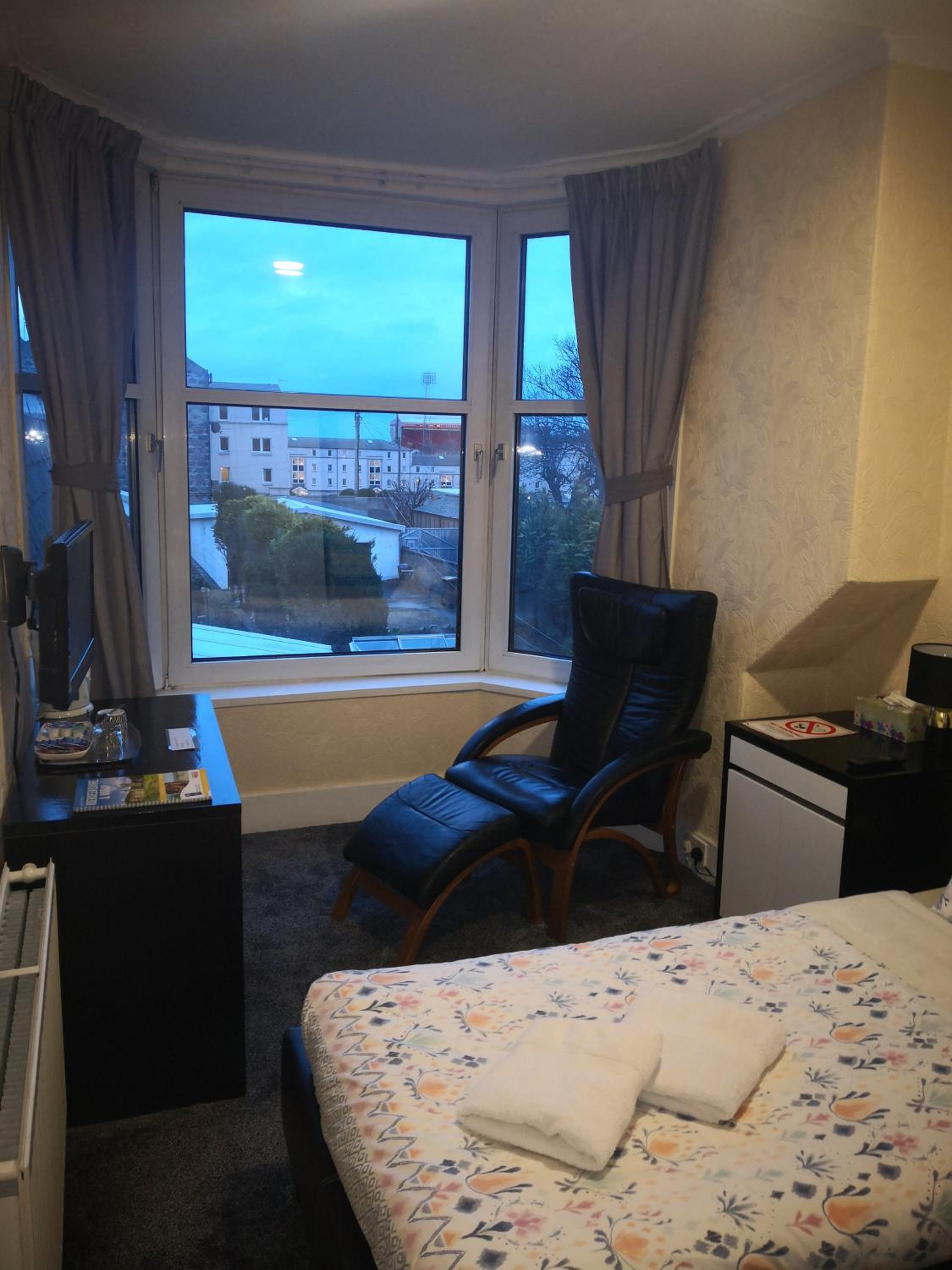 Single Room with Shared Shower and Toilet photo 1