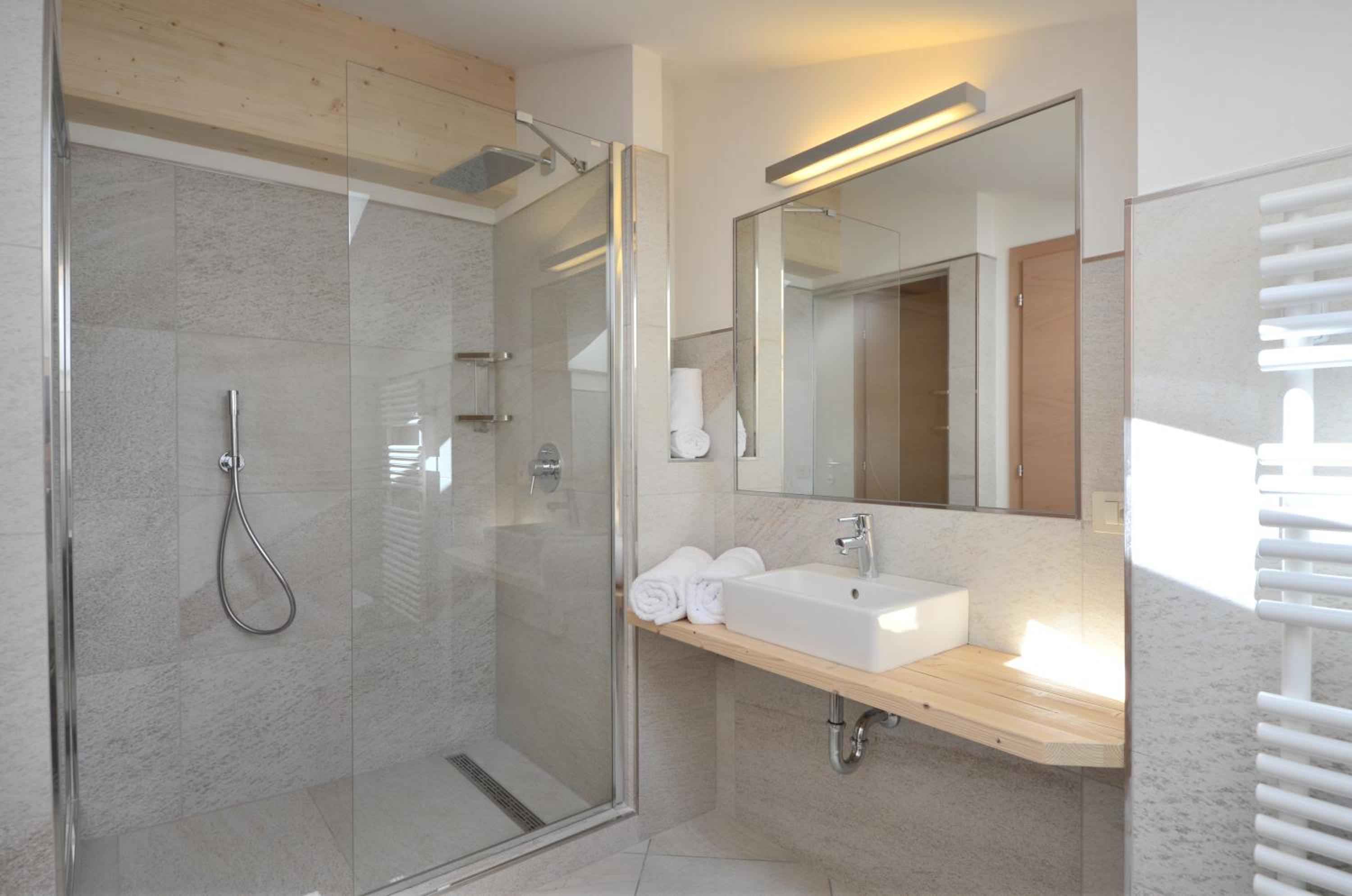 One-Bedroom Apartment - Attic - Photo 3